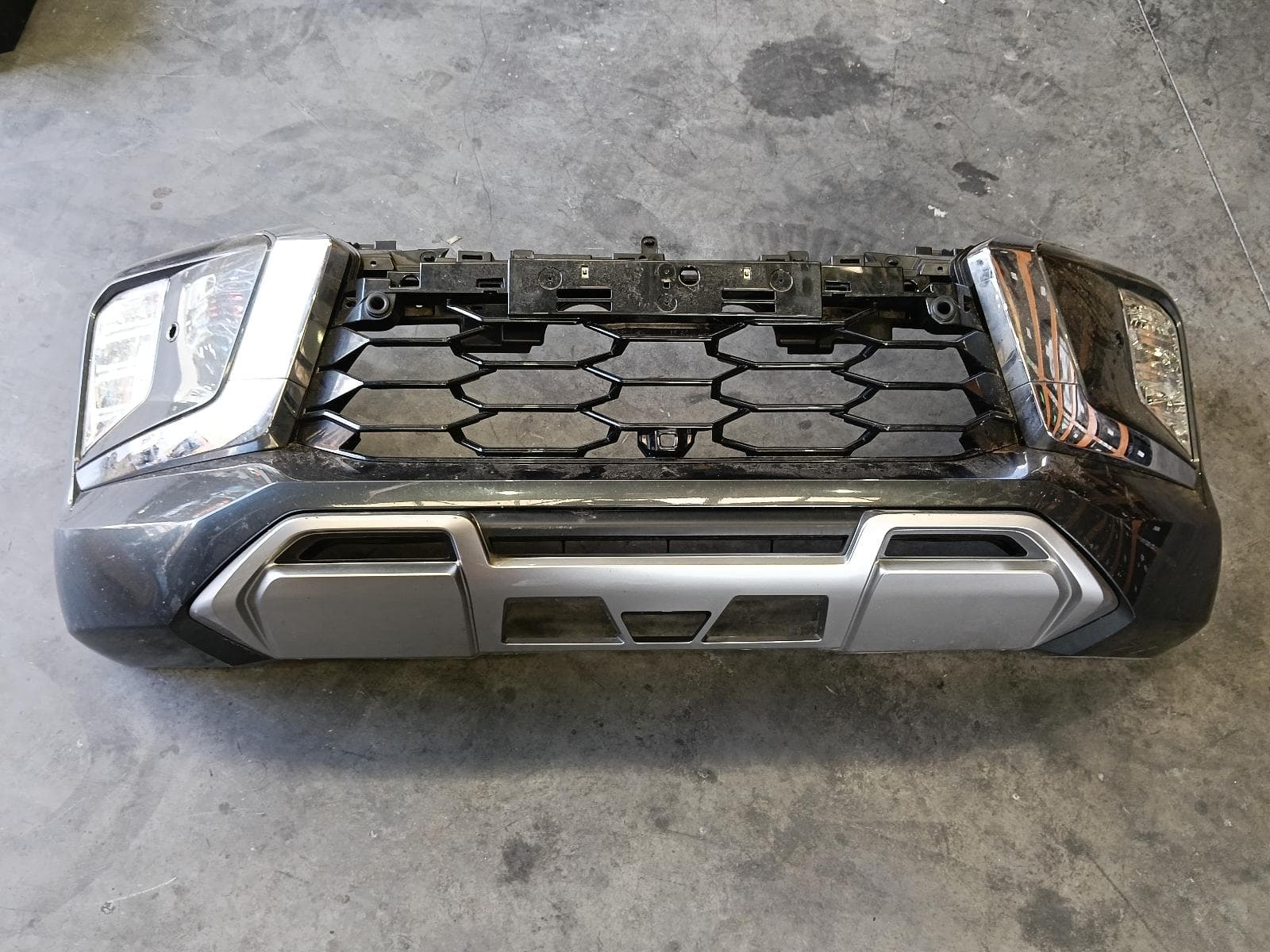 Used auto part listing image: 2019 MITSUBISHI PAJERO FRONT BUMPER BUMPER BAR, W/ PARK SENSOR TYPE, PAJERO SPORT, QF-QG, 11/19- 0000428504