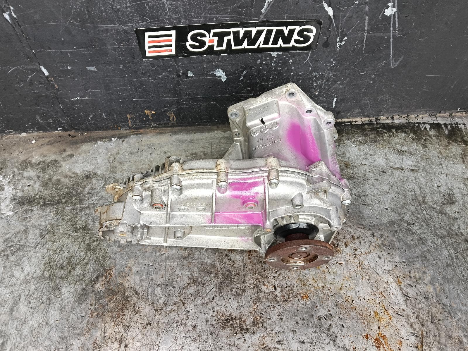 Used auto part listing image: 2019 VOLKSWAGEN AMAROK TRANSFER CASE 2H, W/ SELF LOCKING CENTRE DIFF, NON LOW RANGE TYPE, 10/10-09/22