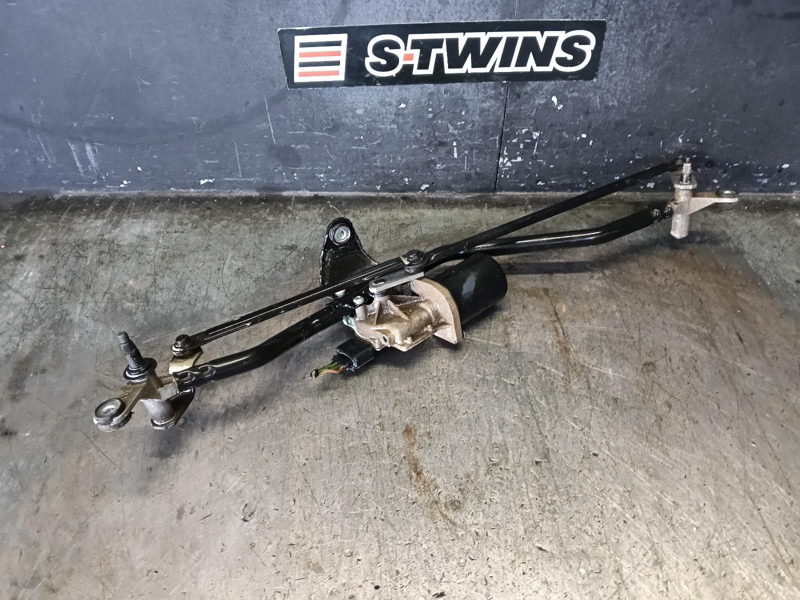 Used auto part listing image: 2019 VOLKSWAGEN AMAROK WIPER MOTOR FRONT, 2H, 10/10-09/22