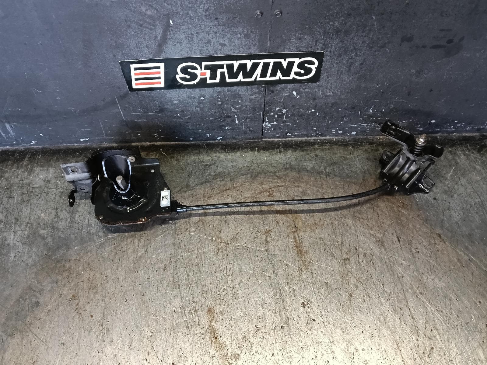 Used auto part listing image: 2019 VOLKSWAGEN AMAROK SPARE WHEEL WINCH 2H, 06/16-09/22