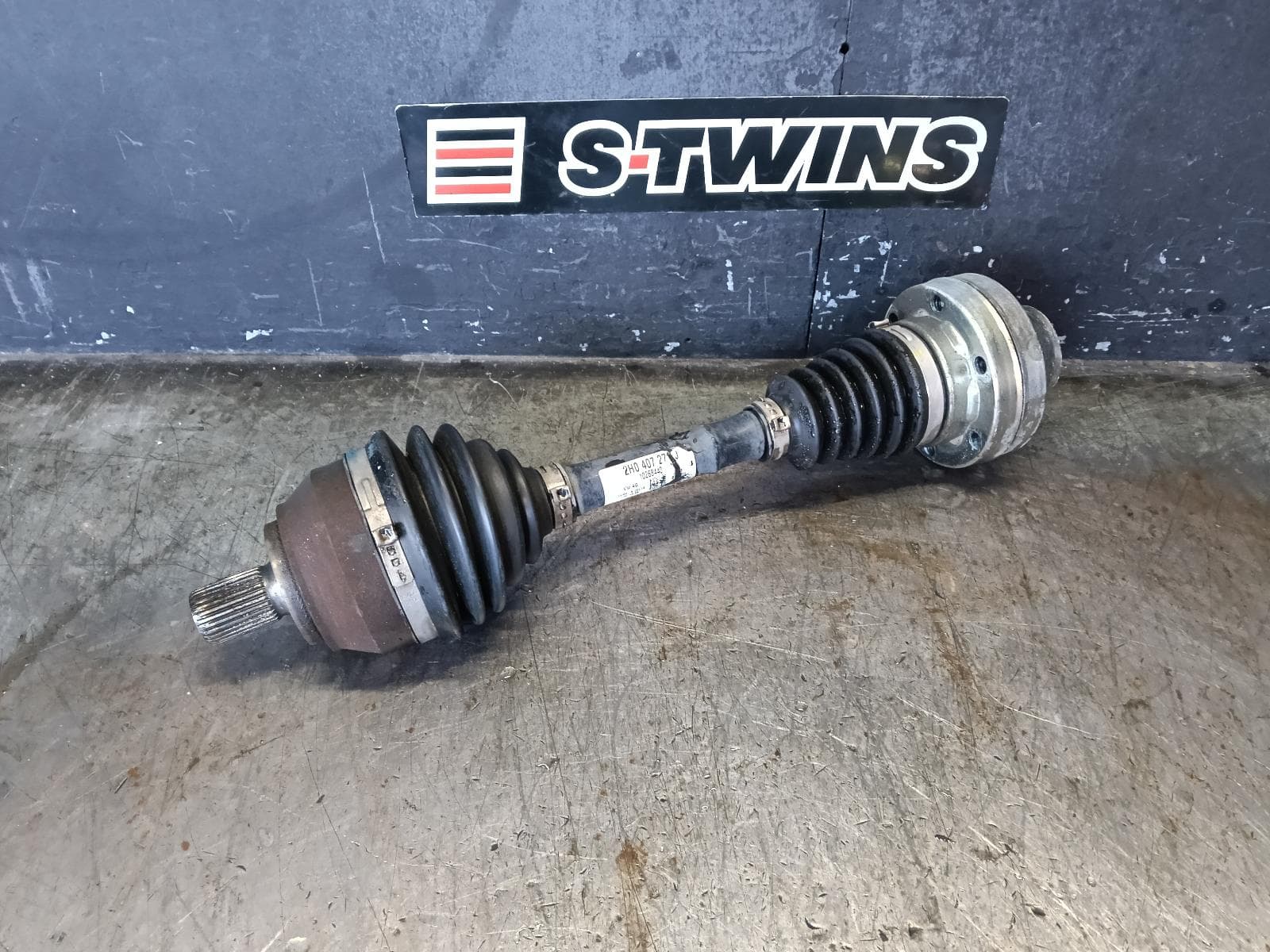 Used auto part listing image: 2019 VOLKSWAGEN AMAROK RIGHT DRIVESHAFT AWD, FRONT, AUTO, DIESEL, 3.0, TURBO, 2H, 09/16-09/22