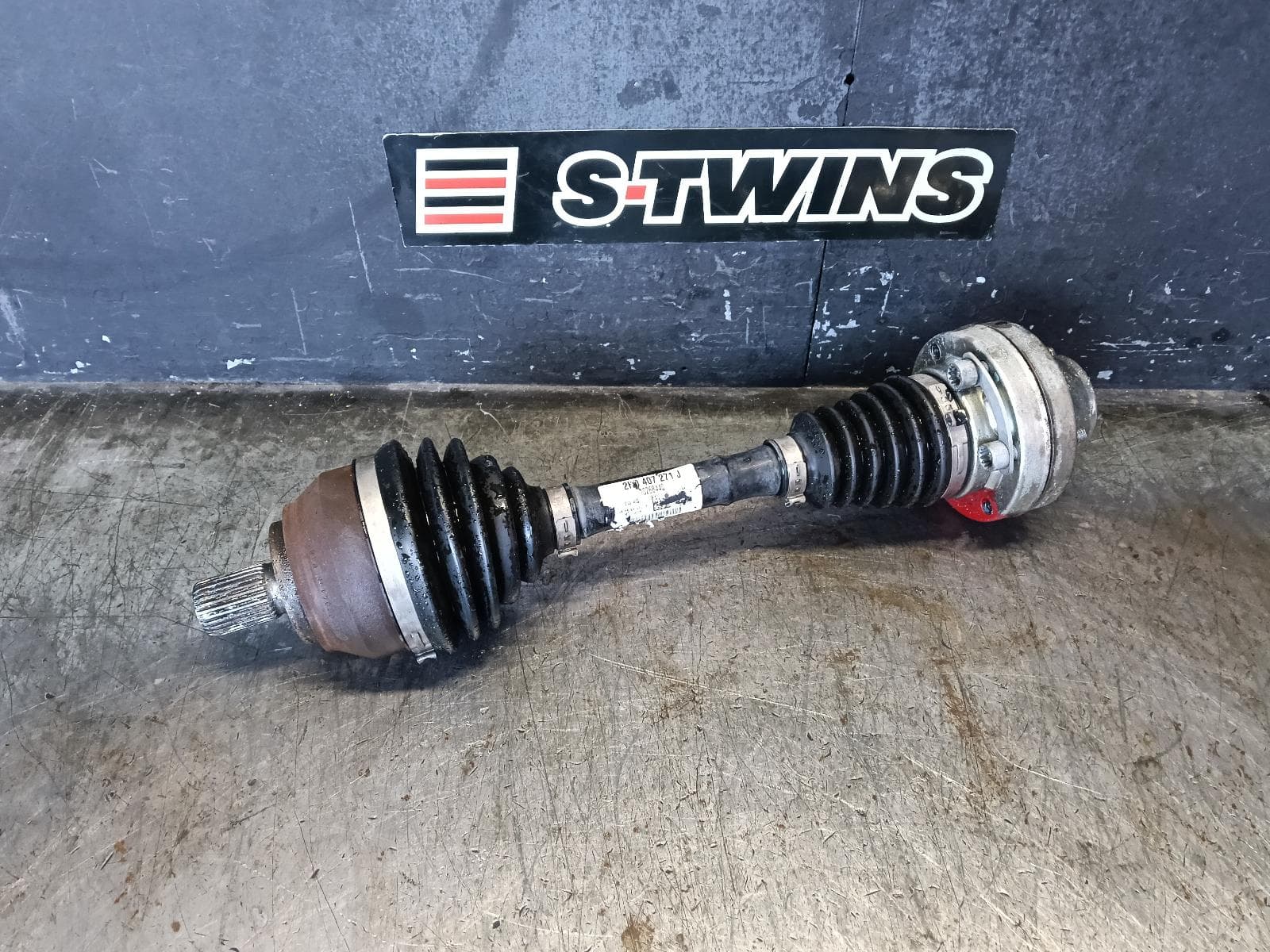 Used auto part listing image: 2019 VOLKSWAGEN AMAROK LEFT DRIVESHAFT AWD, FRONT, AUTO, DIESEL, 3.0, TURBO, 2H, 09/16-09/22