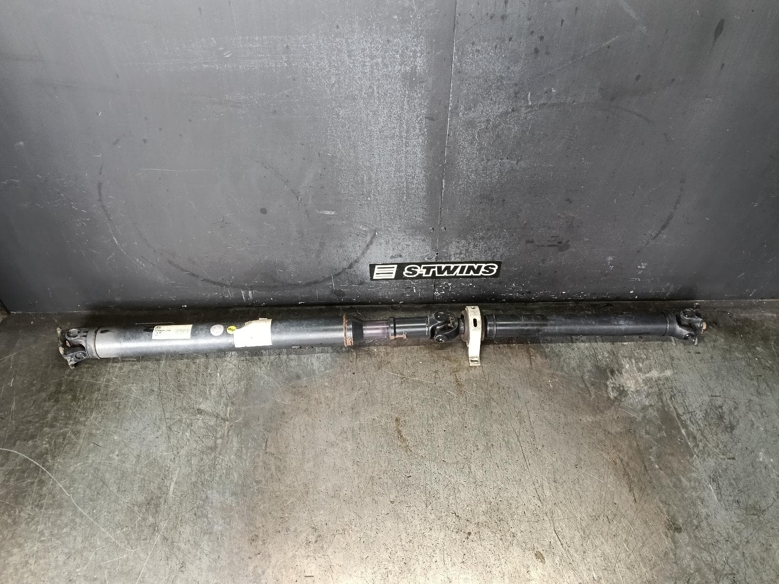 Used auto part listing image: 2019 VOLKSWAGEN AMAROK REAR PROP SHAFT AUTO/MANUAL T/M, 4WD, 1690mm, 2H, 10/10-09/22