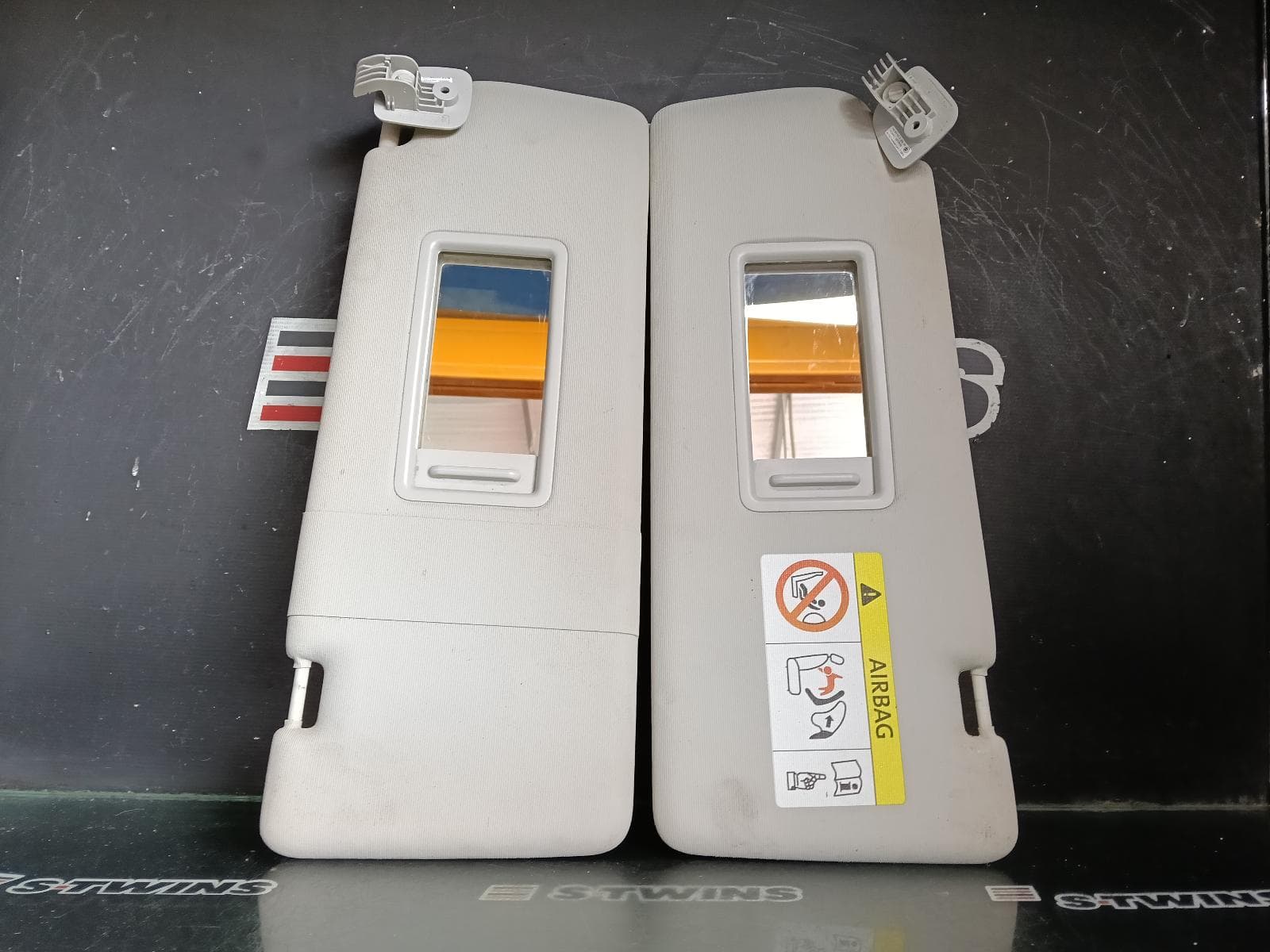 Used auto part listing image: 2019 VOLKSWAGEN AMAROK SUNVISOR 2H, PAIR, 10/10-09/22
