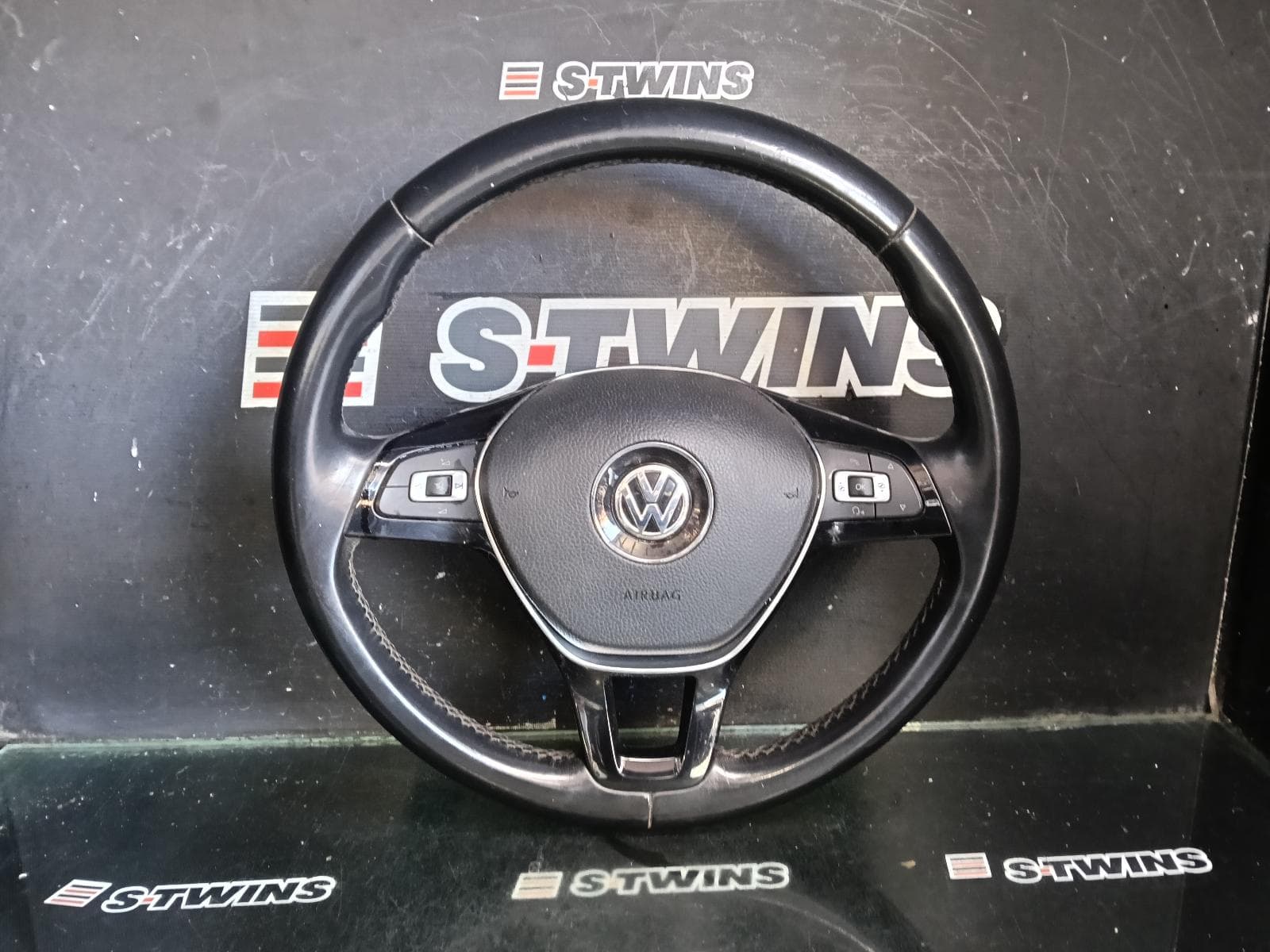 Used auto part listing image: 2019 VOLKSWAGEN AMAROK STEERING WHEEL LEATHER, 2H, MULTI-FUNCTION TYPE (TWIN SWITCH), 11/16-09/22