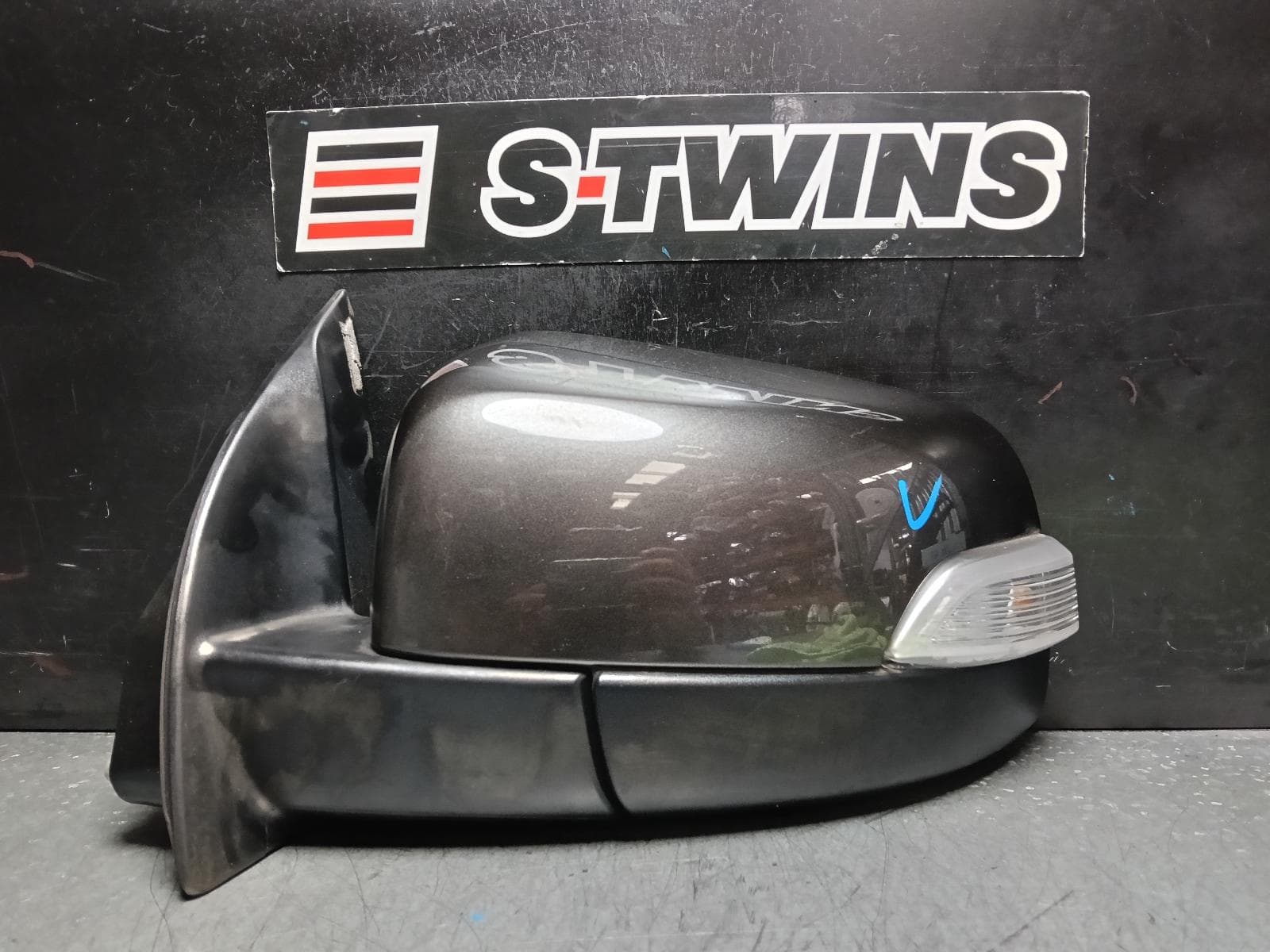 Used auto part listing image: 2017 FORD RANGER LEFT DOOR MIRROR WILDTRAK, MONUMENT GREY, POWER FOLD, W/ INDICATOR, PUDDLE LAMP & HEATED TYPE, PX SERIES 2, 06/15-06/18 0000384601