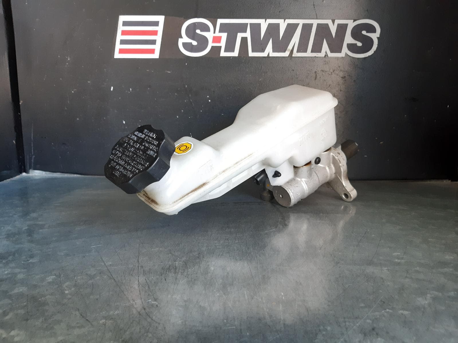Used auto part listing image: 2017 KIA CARNIVAL/GRAND CARNIVAL MASTER CYLINDER YP, PETROL, 12/14-10/20 0000180438