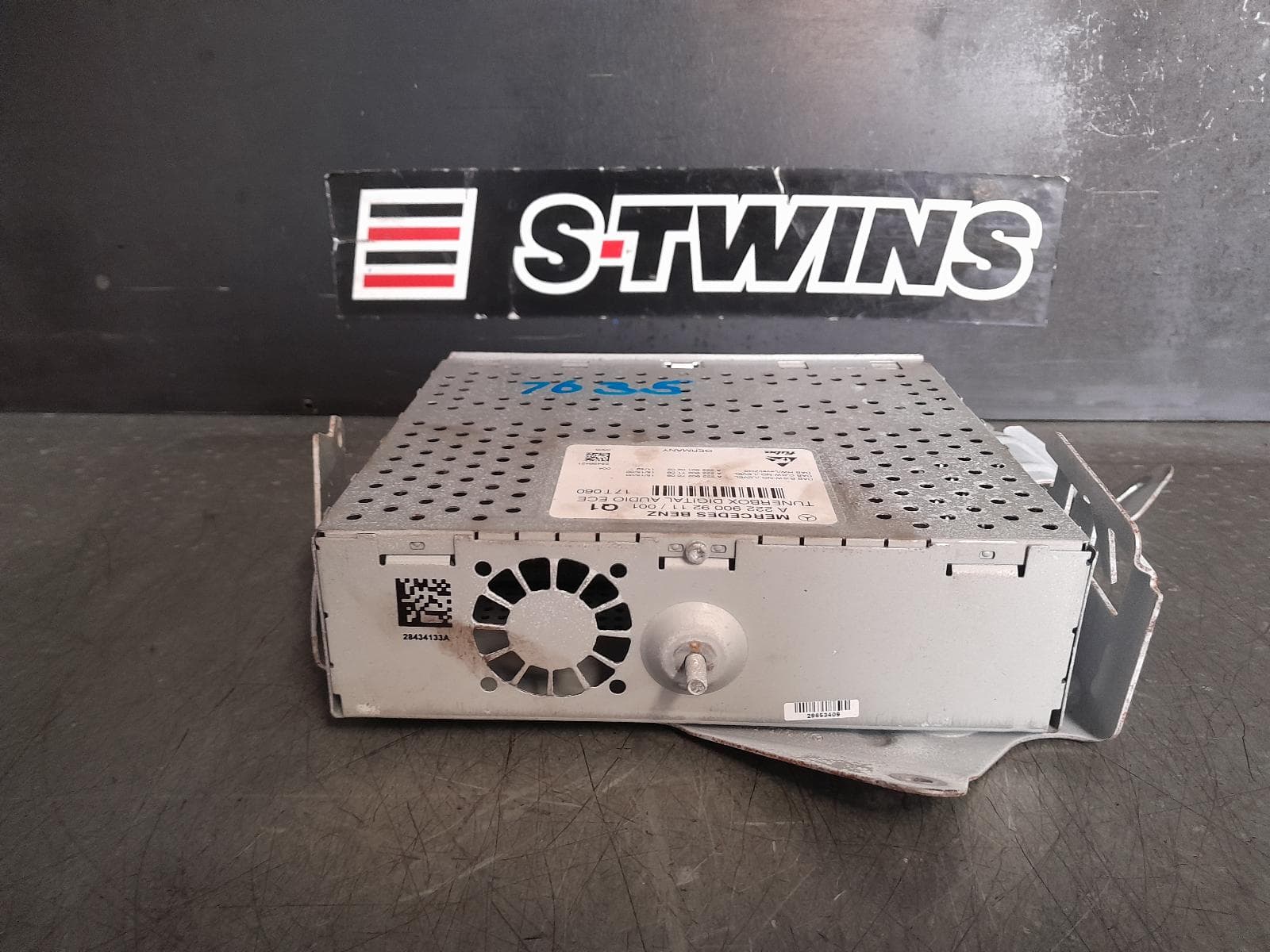 Used auto part listing image: 2017 MERCEDES A CLASS HEAD UNIT, AUDIO 20, W176, 09/12-03/18 0000336923
