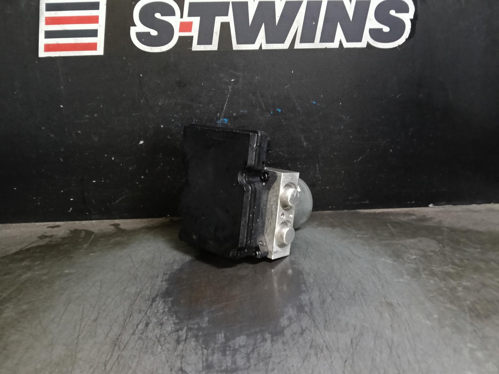 Used auto part listing image: 2018 KIA CARNIVAL/GRAND CARNIVAL ABS PUMP MODULATOR YP, P/N 58920A9900, 12/14-10/20 0000419299