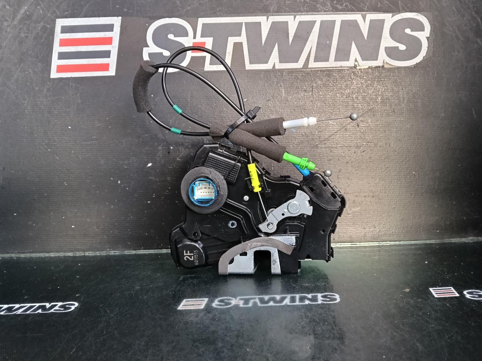 Used auto part listing image: 2015 TOYOTA COROLLA DOOR BOOT GATE LOCK RIGHT FRONT DOOR LOCK, ZRE182R/ZWE186R, 08/12-06/18 0000412164