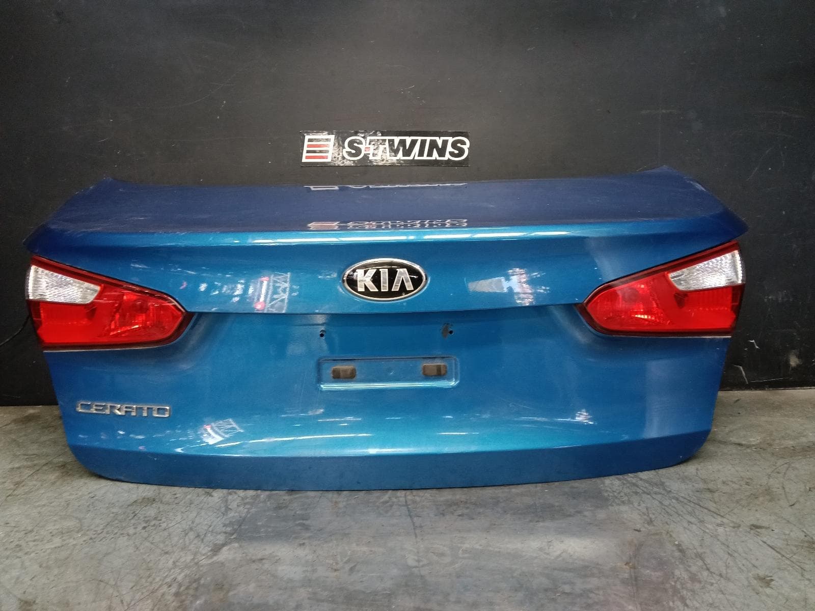 Used auto part listing image: 2014 KIA CERATO BOOTLID TAILGATE BOOTLID, YD, SEDAN, NON SPOILER TYPE, 04/13-05/18 0000420848