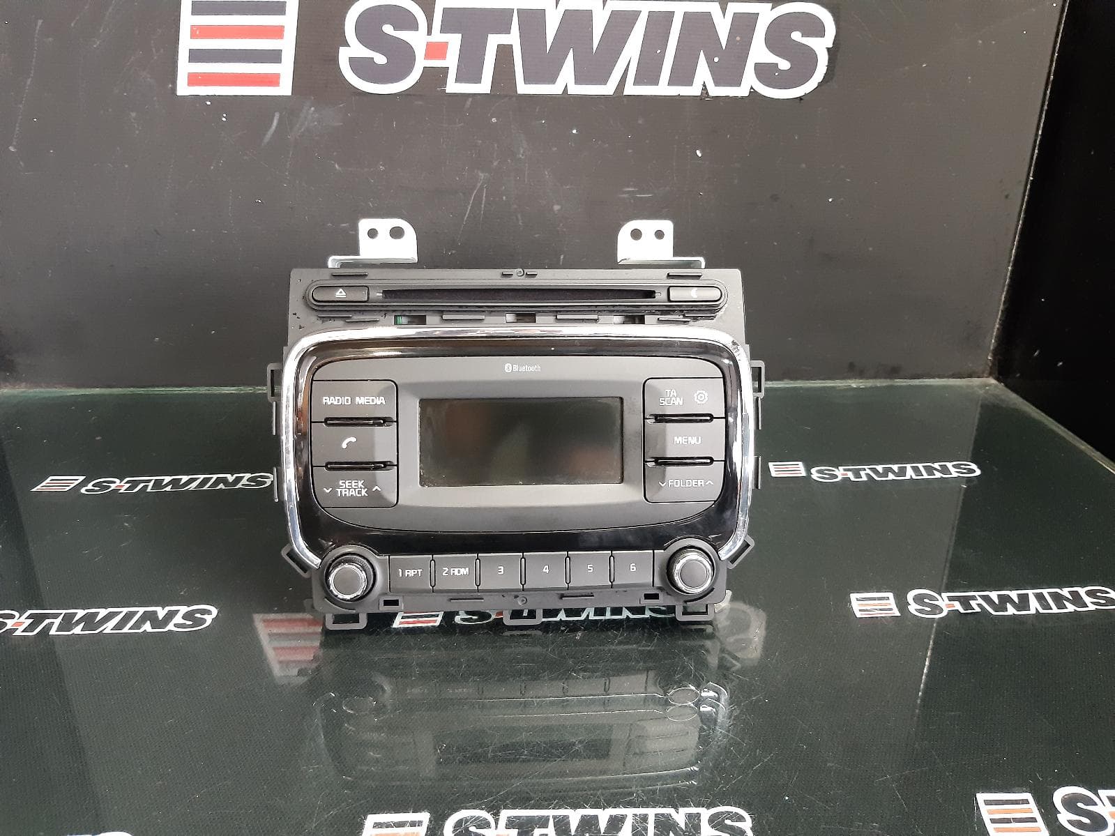 Used auto part listing image: 2016 KIA CERATO DISPLAY/HEAD UNIT (SEE IMAGE), YD, 03/16-05/18 0000329879