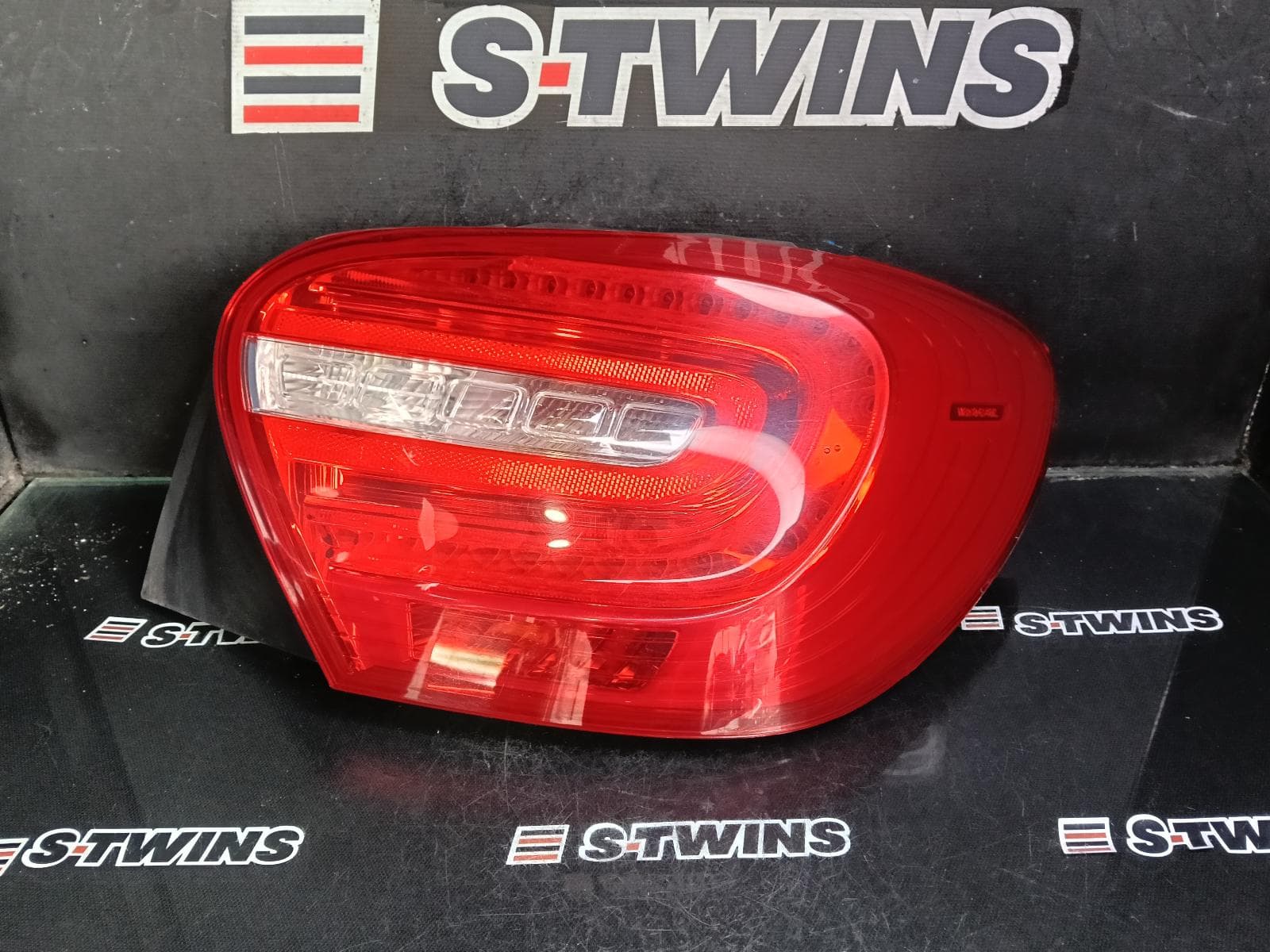 Used auto part listing image: 2013 MERCEDES A CLASS RIGHT TAILLIGHT W176, LED TYPE, OVAL PLUG TYPE, 09/12-08/15 0000386939