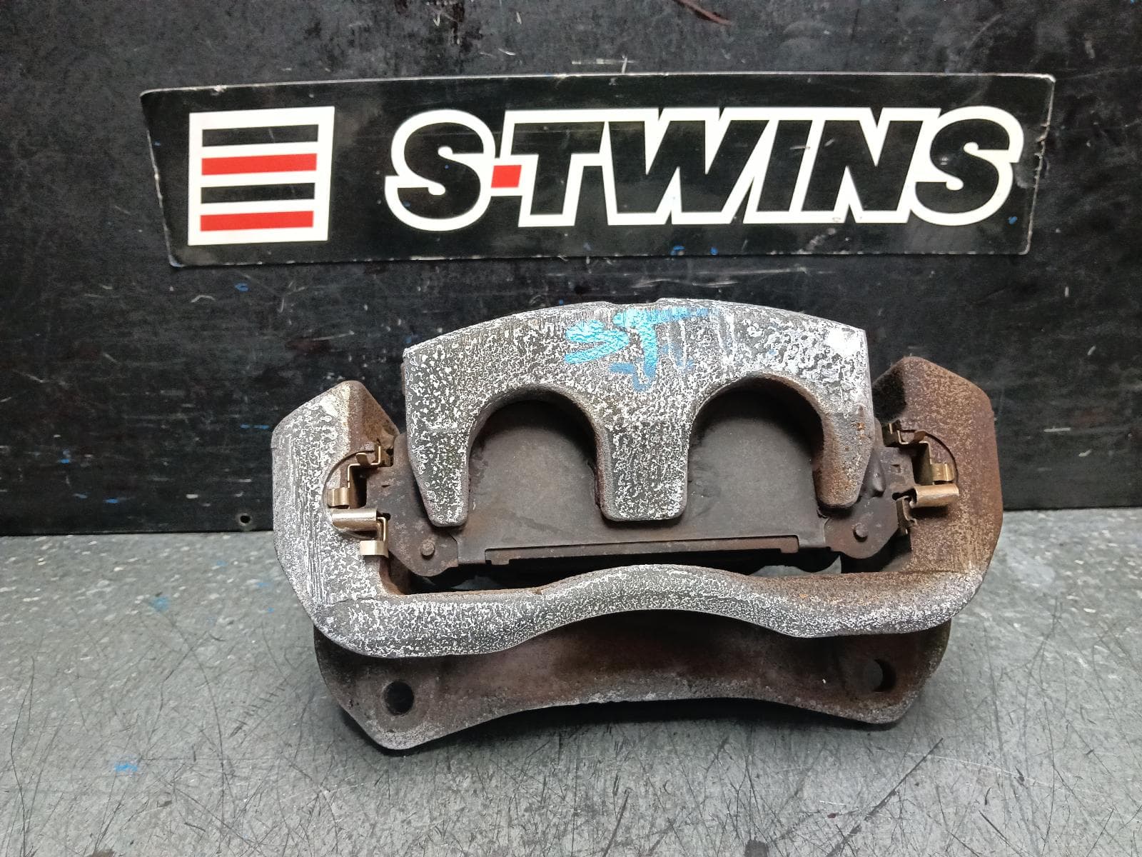 Used auto part listing image: 2008 TOYOTA KLUGER CALIPER RH FRONT, GSU40-GSU45, 05/07-02/14 0000398571