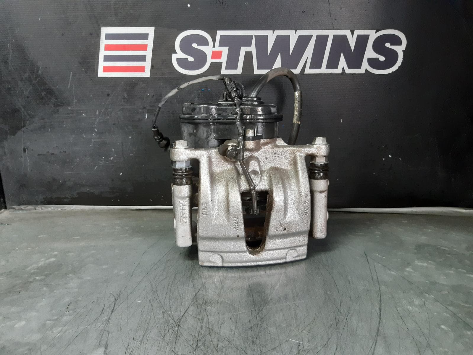 Used auto part listing image: 2016 AUDI Q7 CALIPER RH REAR, 4M, STANDARD TYPE, 09/15- 0000264097