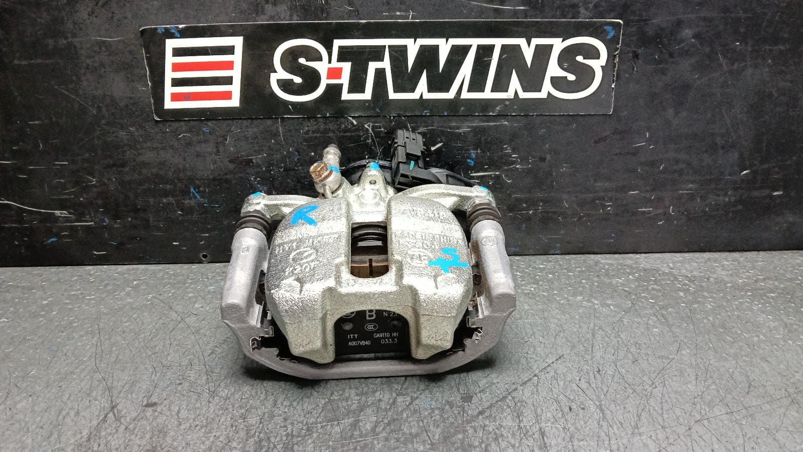 Used auto part listing image: 2023 MAZDA CX60 CALIPER KH, LH REAR, 328MM, 04/22- 0000402725