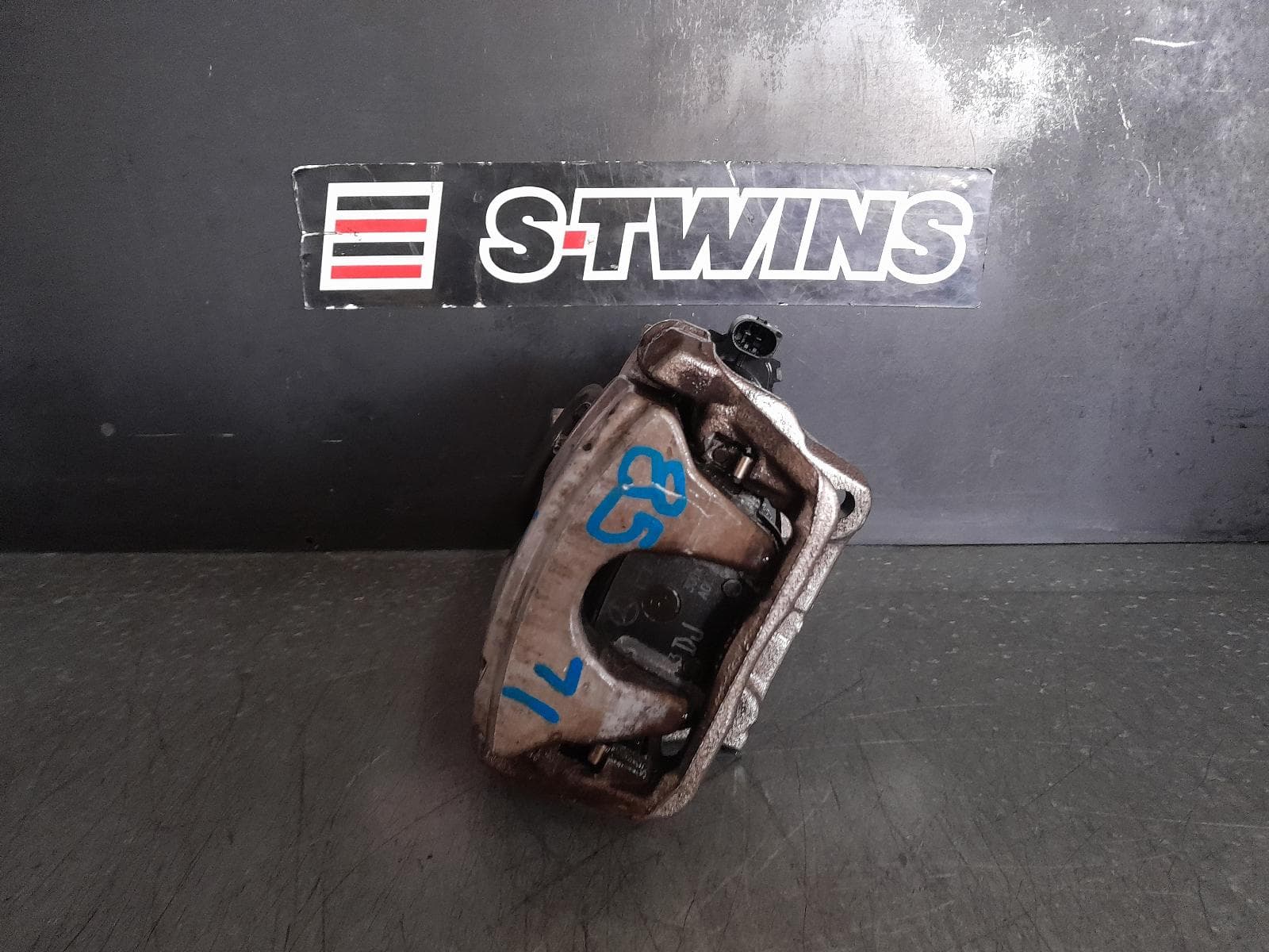 Used auto part listing image: 2017 MERCEDES E CLASS CALIPER RH REAR, W213, 05/16- 0000337887
