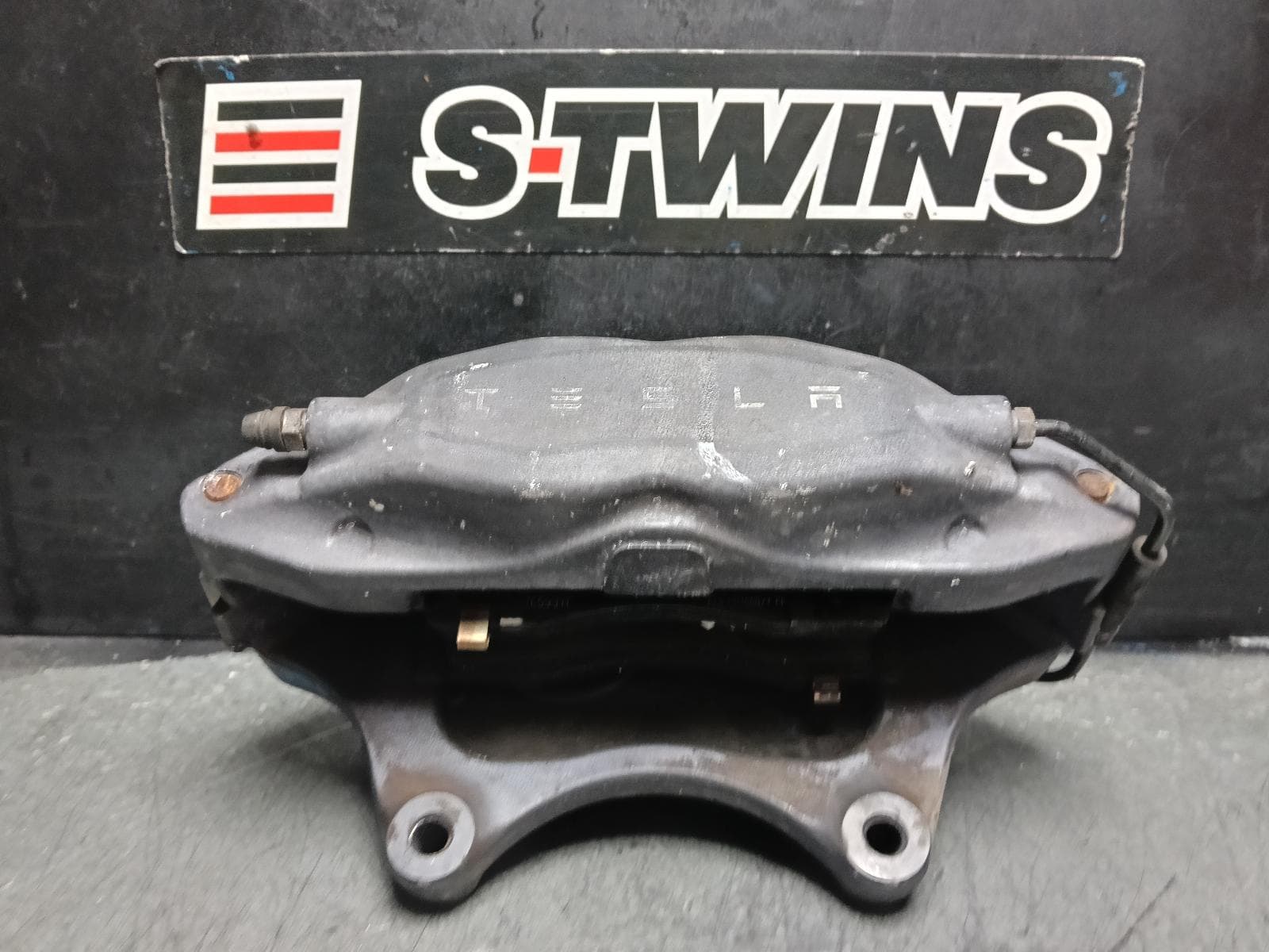 Used auto part listing image: 2017 TESLA MODEL X CALIPER 1ST GEN, LH FRONT, PERFORMANCE TYPE, 10/16-01/21 0000405986