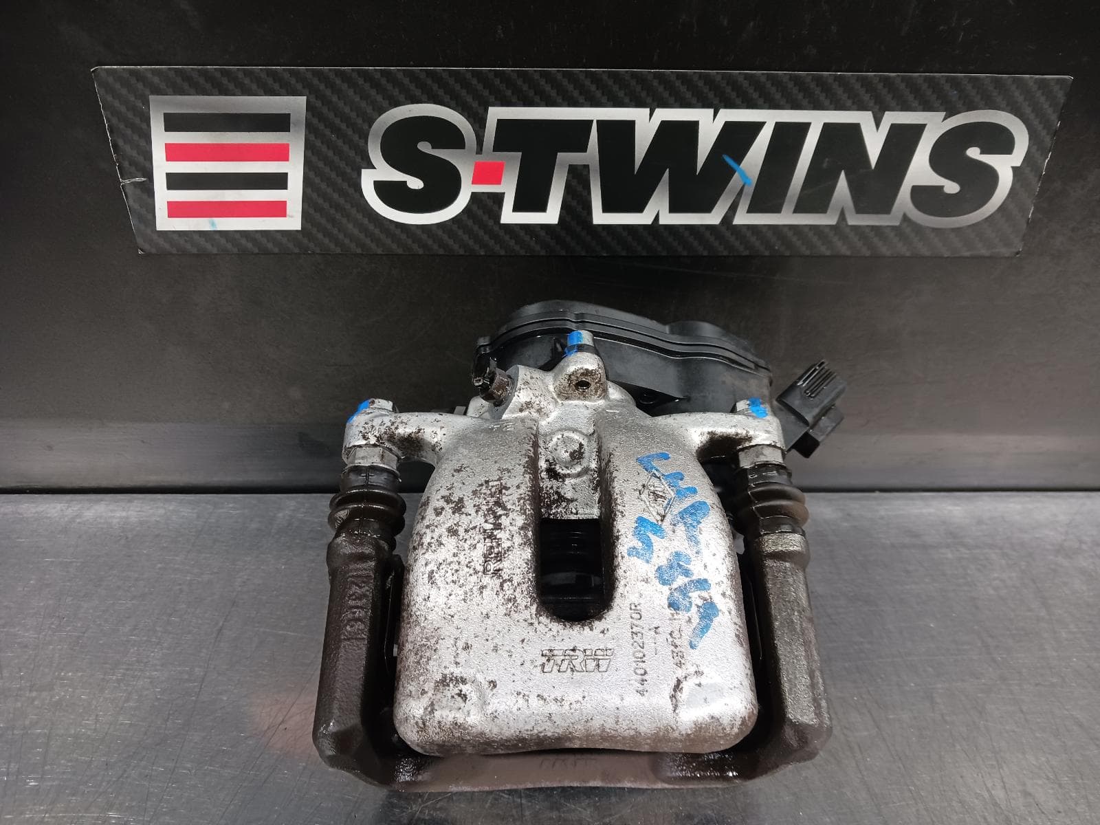 Used auto part listing image: 2017 RENAULT MEGANE CALIPER RH REAR, PETROL, 1.2, BFB/LFF/KFB, 06/16-02/20 0000239285