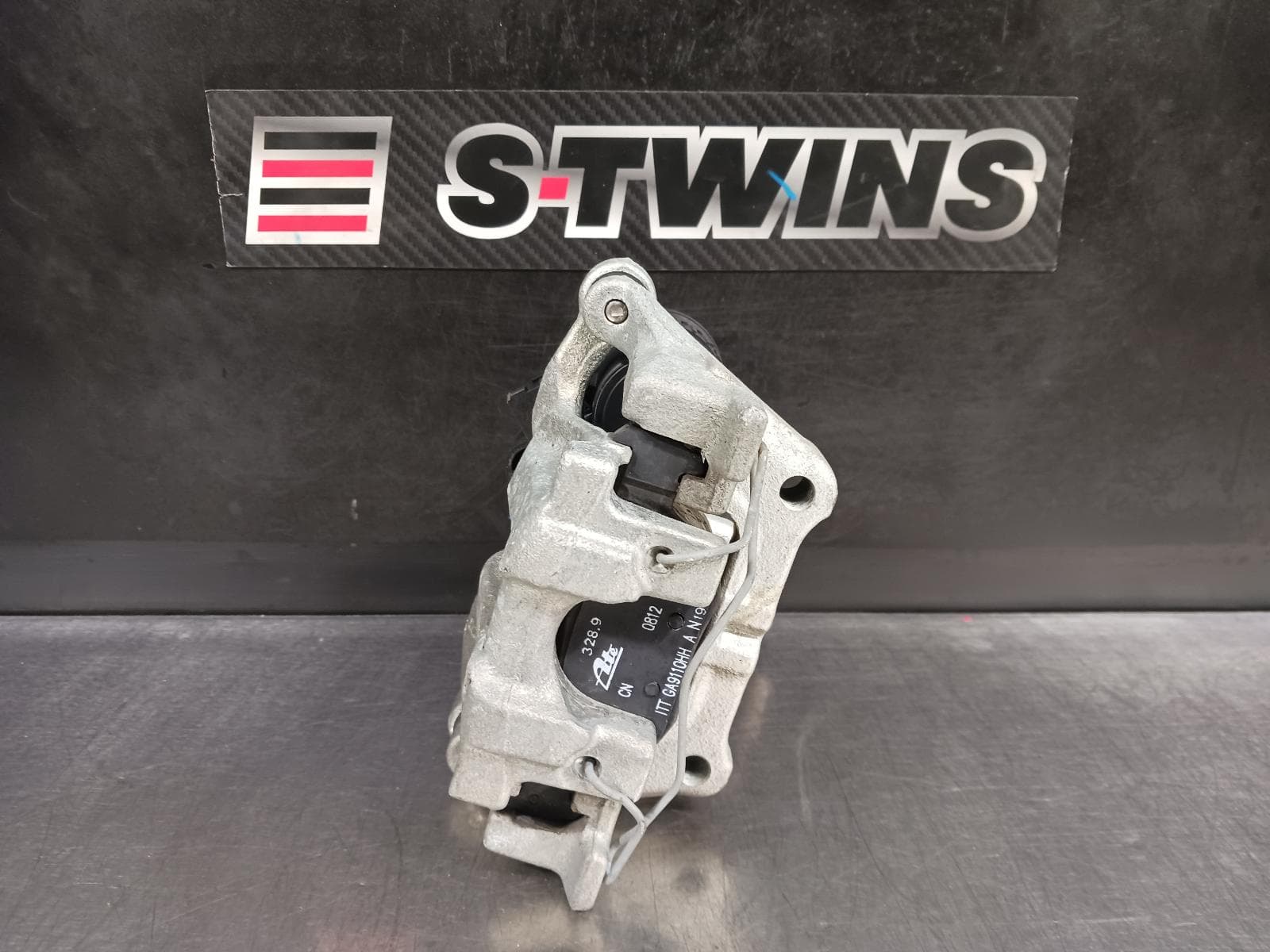 Used auto part listing image: 2015 MAZDA 3 CALIPER RH REAR, ELECTRIC HANDBRAKE TYPE, BM-BN, 06/13-02/19 0000240070