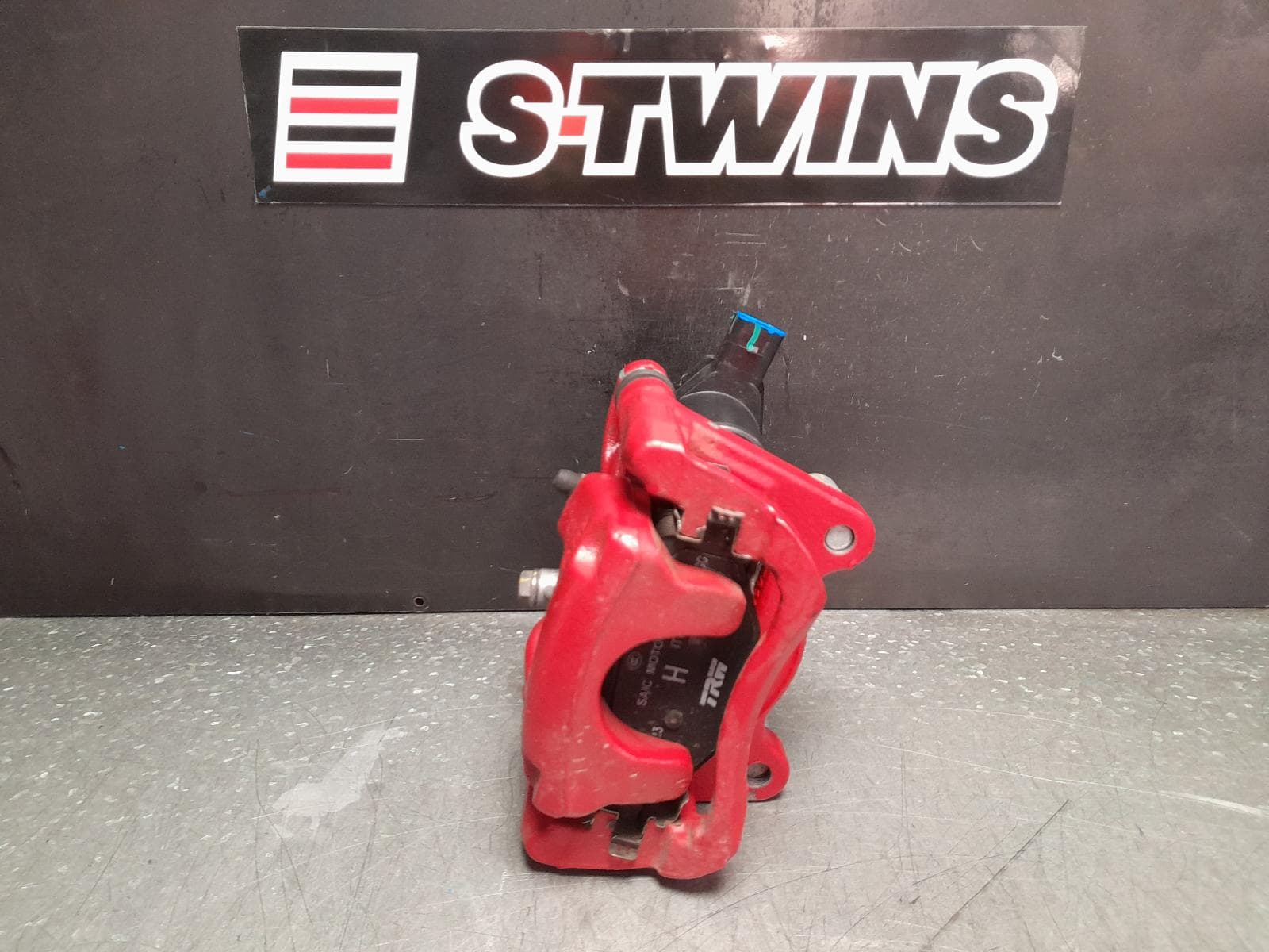 Used auto part listing image: 2022 MG ZS CALIPER RH REAR, RED TYPE, AZS1, 09/20-06/25 0000357138