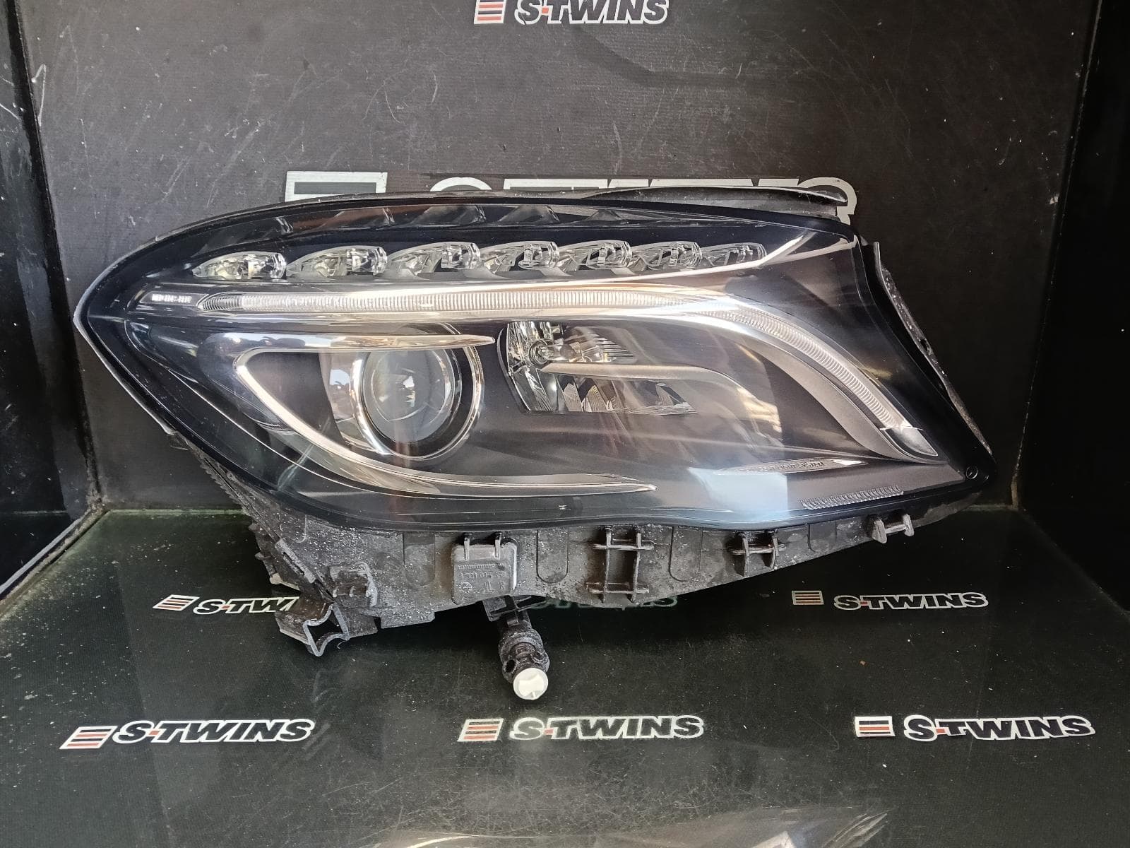 Used auto part listing image: 2015 MERCEDES GLA CLASS RIGHT HEADLAMP X156, XENON, W/ INTELLIGENT LIGHT SYSTEM TYPE, 04/14-06/16 0000428850