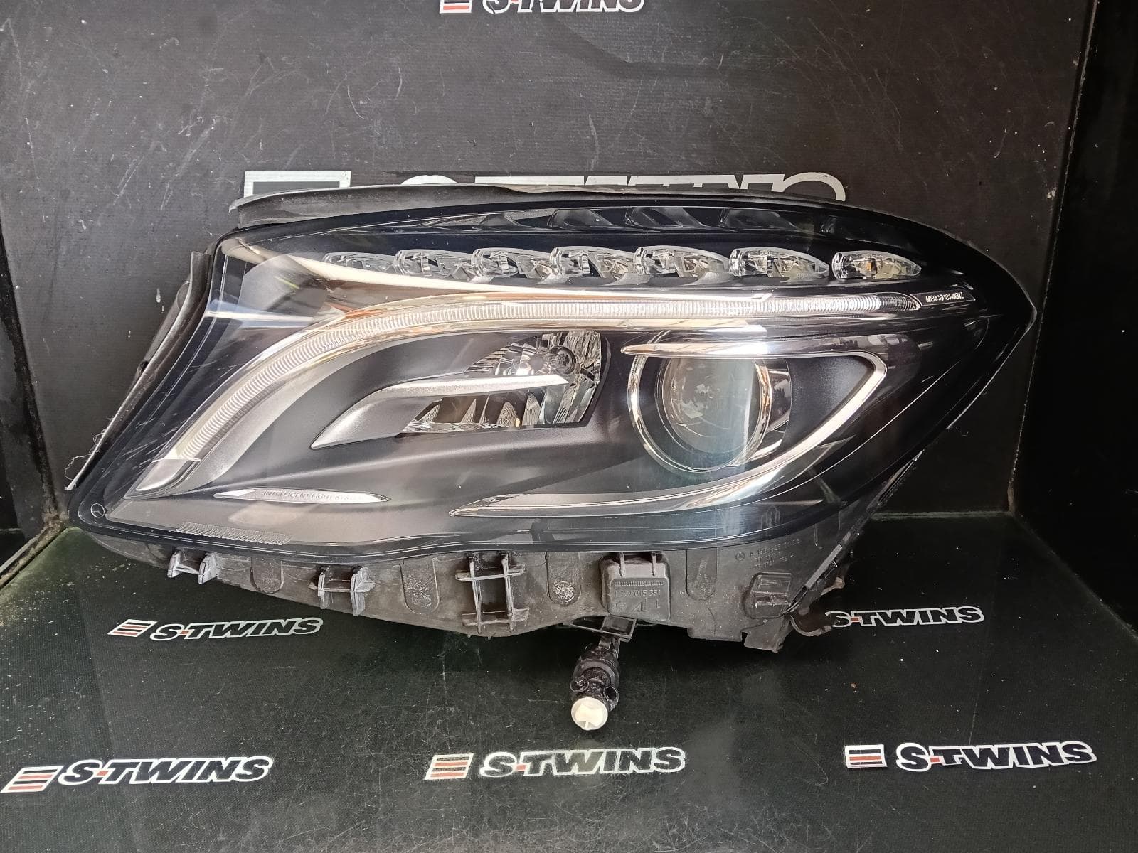 Used auto part listing image: 2015 MERCEDES GLA CLASS LEFT HEADLAMP X156, XENON, W/ INTELLIGENT LIGHT SYSTEM TYPE, 04/14-06/16 0000428851