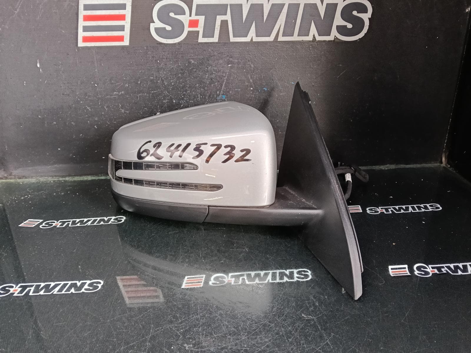 Used auto part listing image: 2015 MERCEDES GLA CLASS RIGHT DOOR MIRROR X156, W/ BLIND SPOT ASSIST, POWER FOLD, NON 360 CAMERA, W/ MEMORY TYPE, 04/14-01/20 0000428855