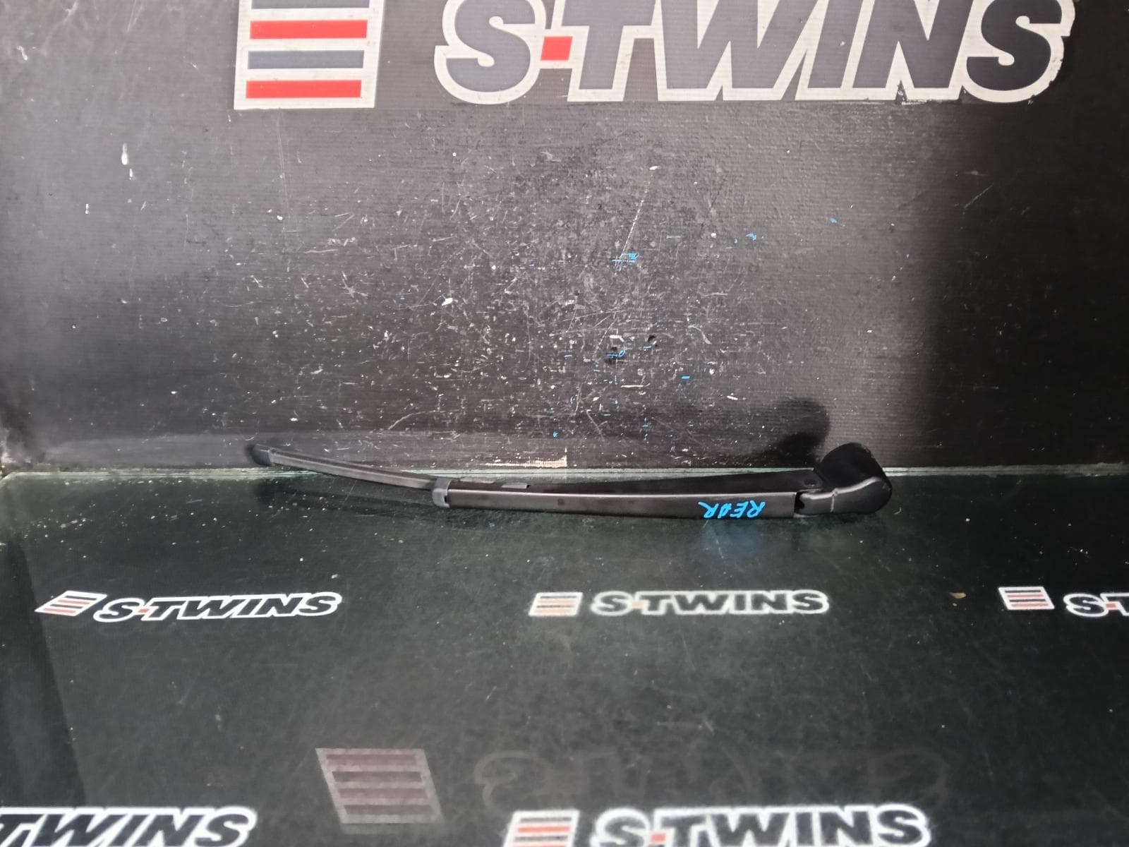 Used auto part listing image: 2015 MERCEDES GLA CLASS WIPER ARM X156, TAILGATE, 04/14-01/20 0000428859