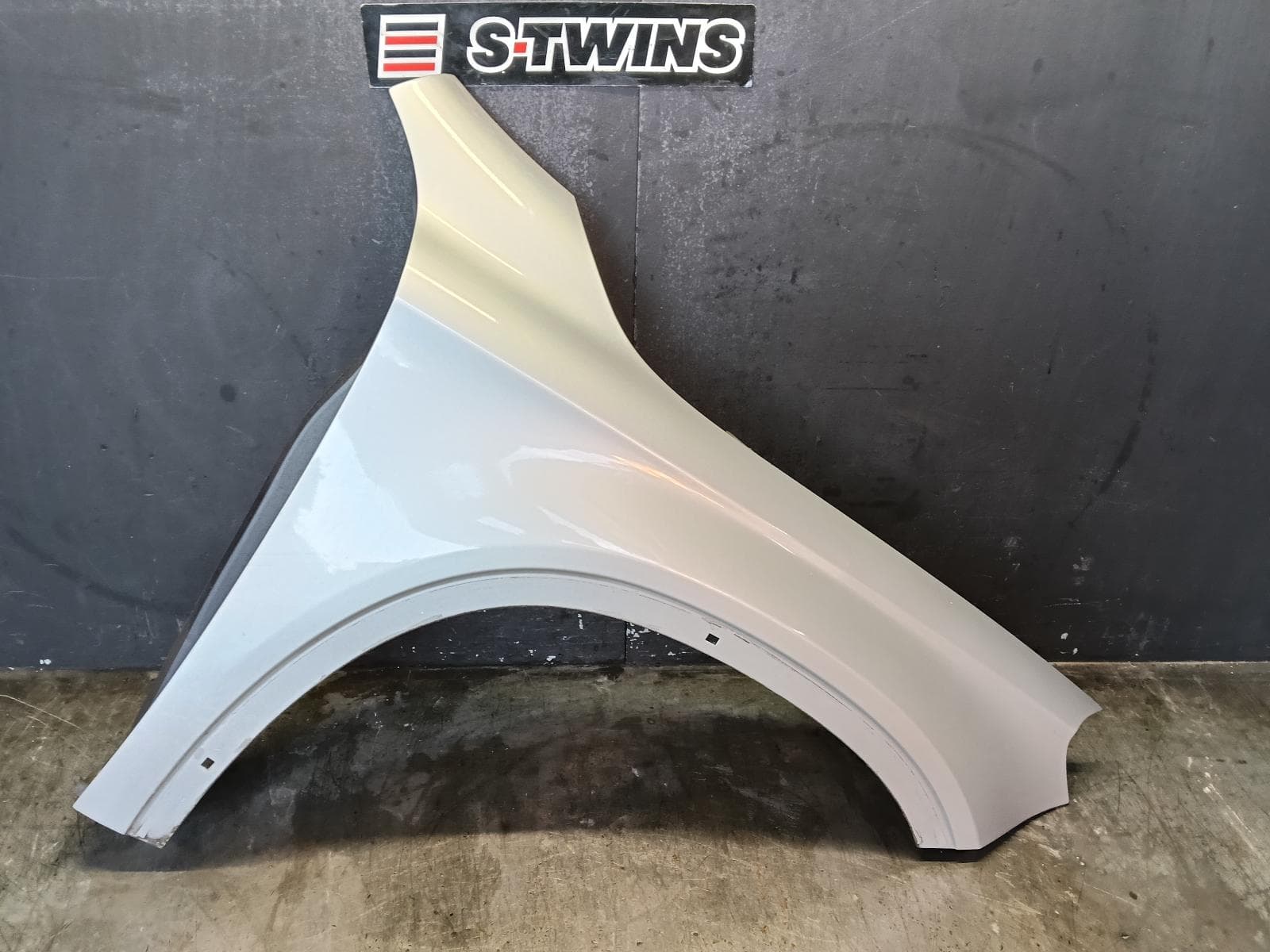Used auto part listing image: 2015 MERCEDES GLA CLASS RIGHT GUARD X156, 04/14-01/20 0000428867
