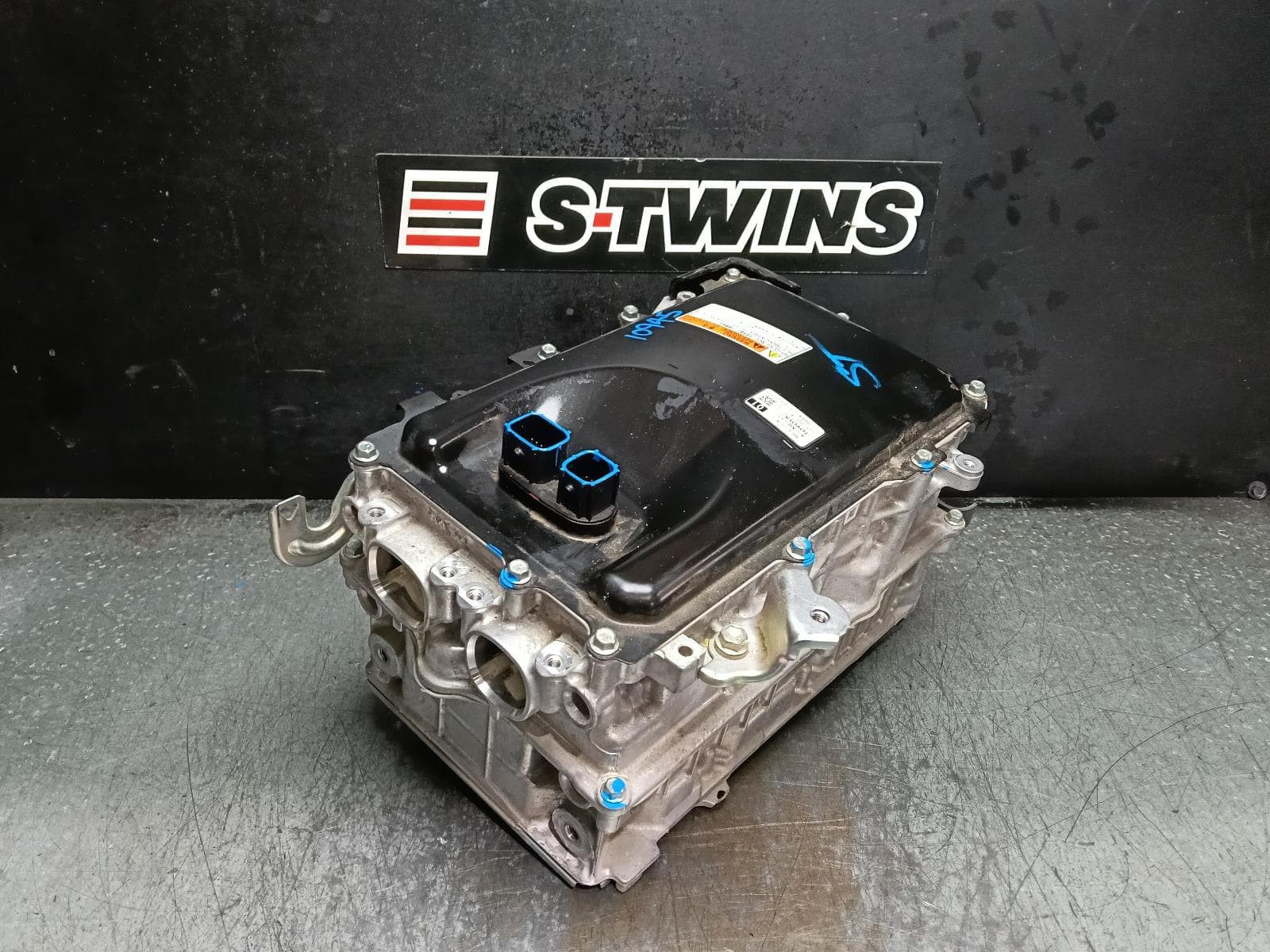 Used auto part listing image: 2023 TOYOTA C-HR INVERTER ZYX10R, HEV INVERTER, 12/16-09/23