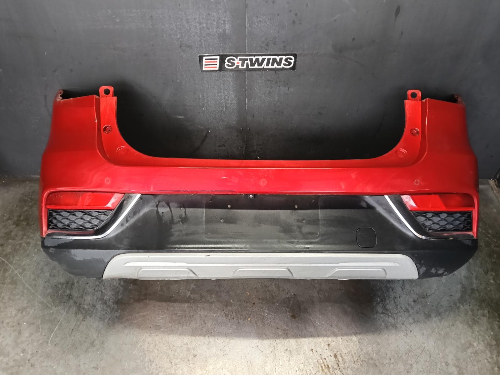 Used auto part listing image: 2019 MG ZS REAR BUMPER AZS1, BUMPER BAR, ZS TYPE, 09/17-06/25
