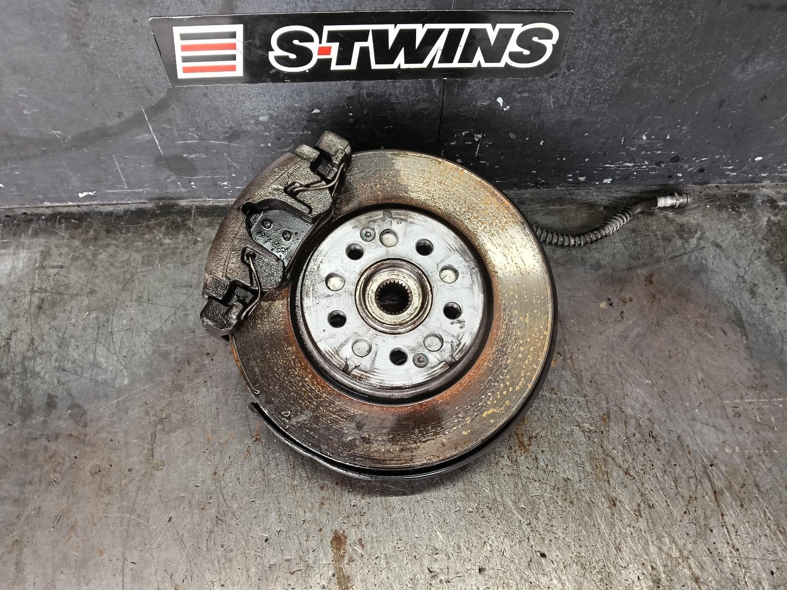 Used auto part listing image: 2019 MG ZS LEFT FRONT HUB ASSEMBLY AZS1, 09/17-06/25
