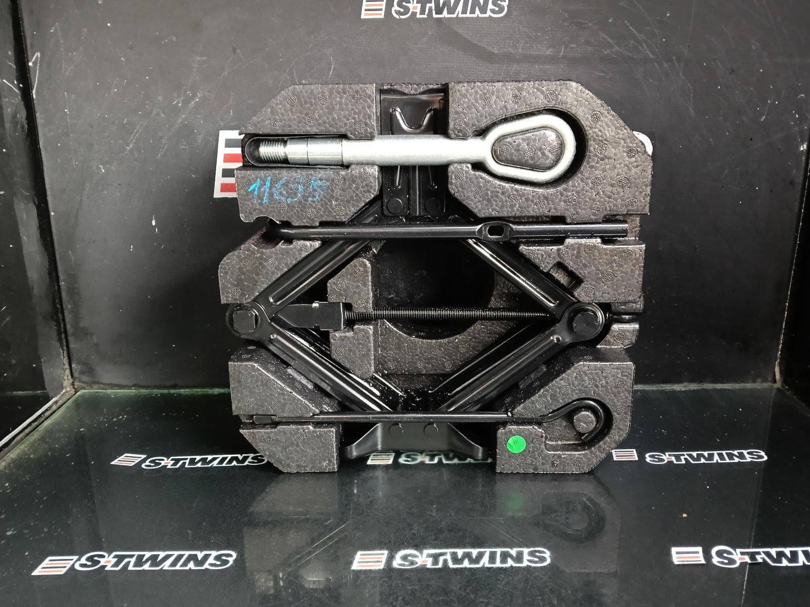 Used auto part listing image: 2019 MG ZS JACK TOOL KIT AZS1, 09/17-06/25