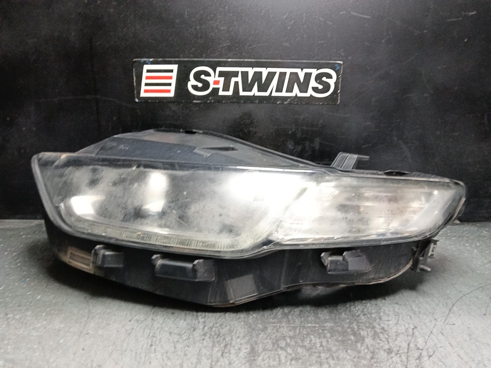 Used auto part listing image: 2016 FORD FALCON LEFT HEADLAMP FGX, SEDAN, G6E, 10/14-12/16 0000404201