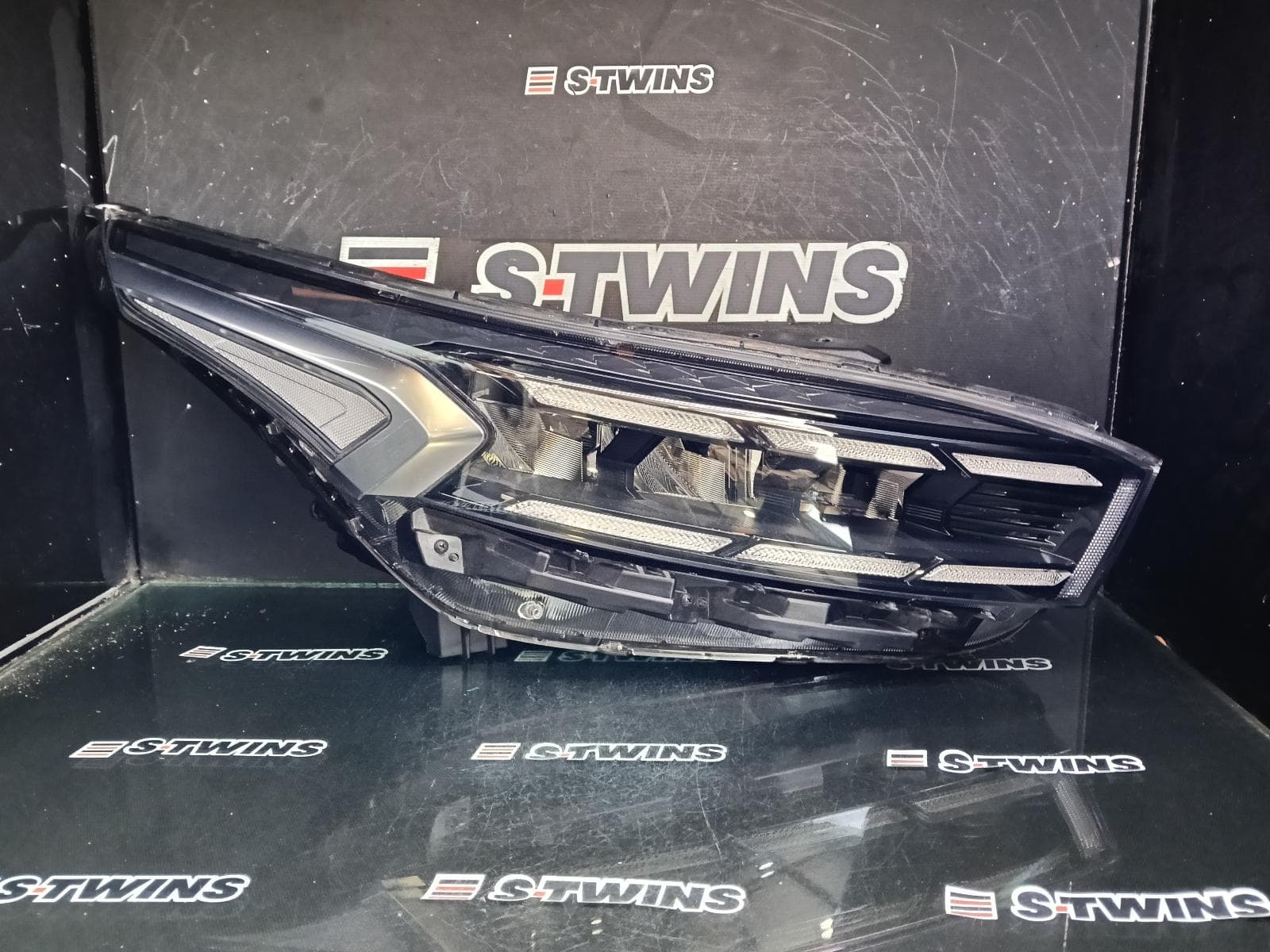 Used auto part listing image: 2023 KIA CERATO RIGHT HEADLAMP BD, LED TYPE, 04/21-09/24 0000401152