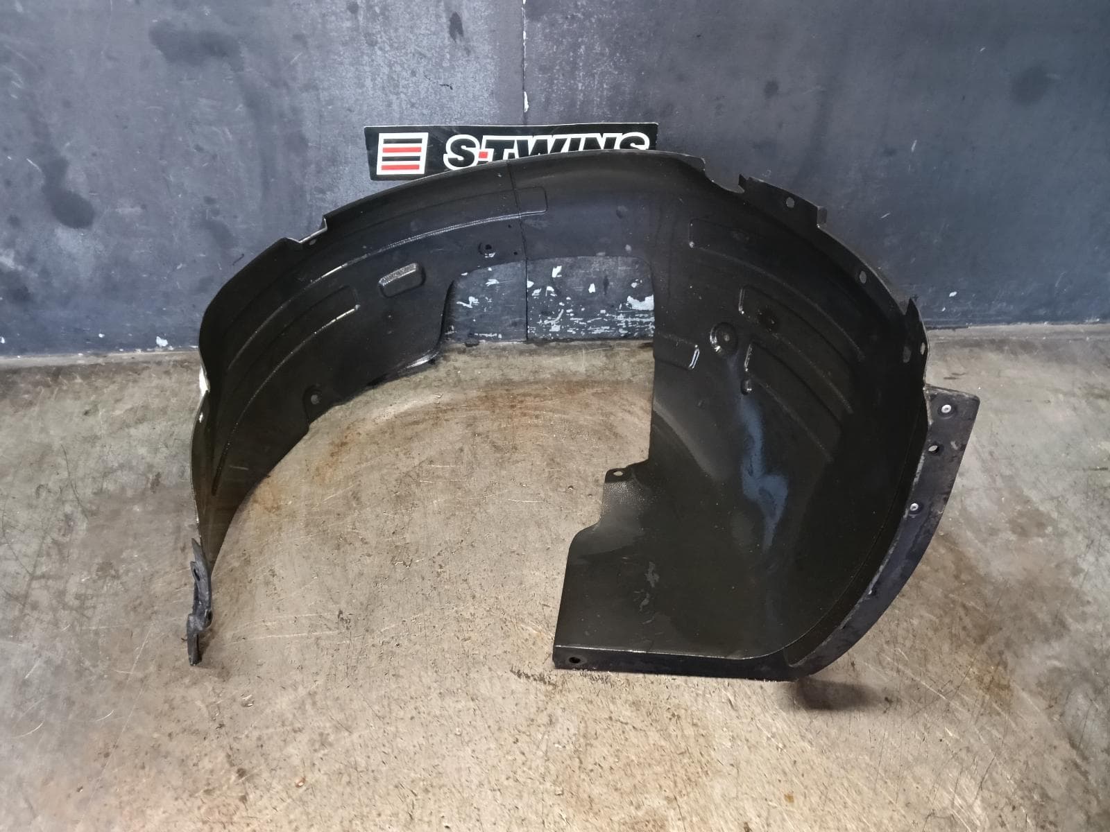 Used auto part listing image: 2023 KIA CERATO RIGHT GUARD LINER FRONT, BD, HATCH/SEDAN, 04/21-09/24 0000401307