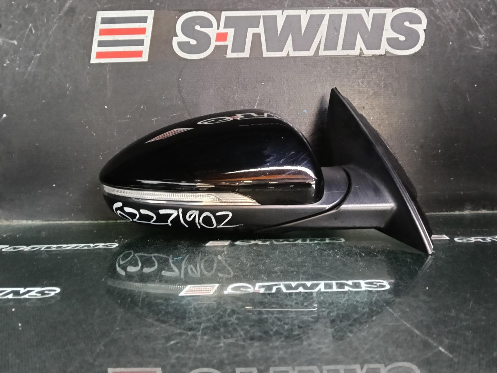 Used auto part listing image: 2023 KIA CERATO RIGHT DOOR MIRROR BD, HIGH GLOSS BLACK, POWER FOLD, W/ BLIND SPOT TYPE, 04/18-09/24 0000401136