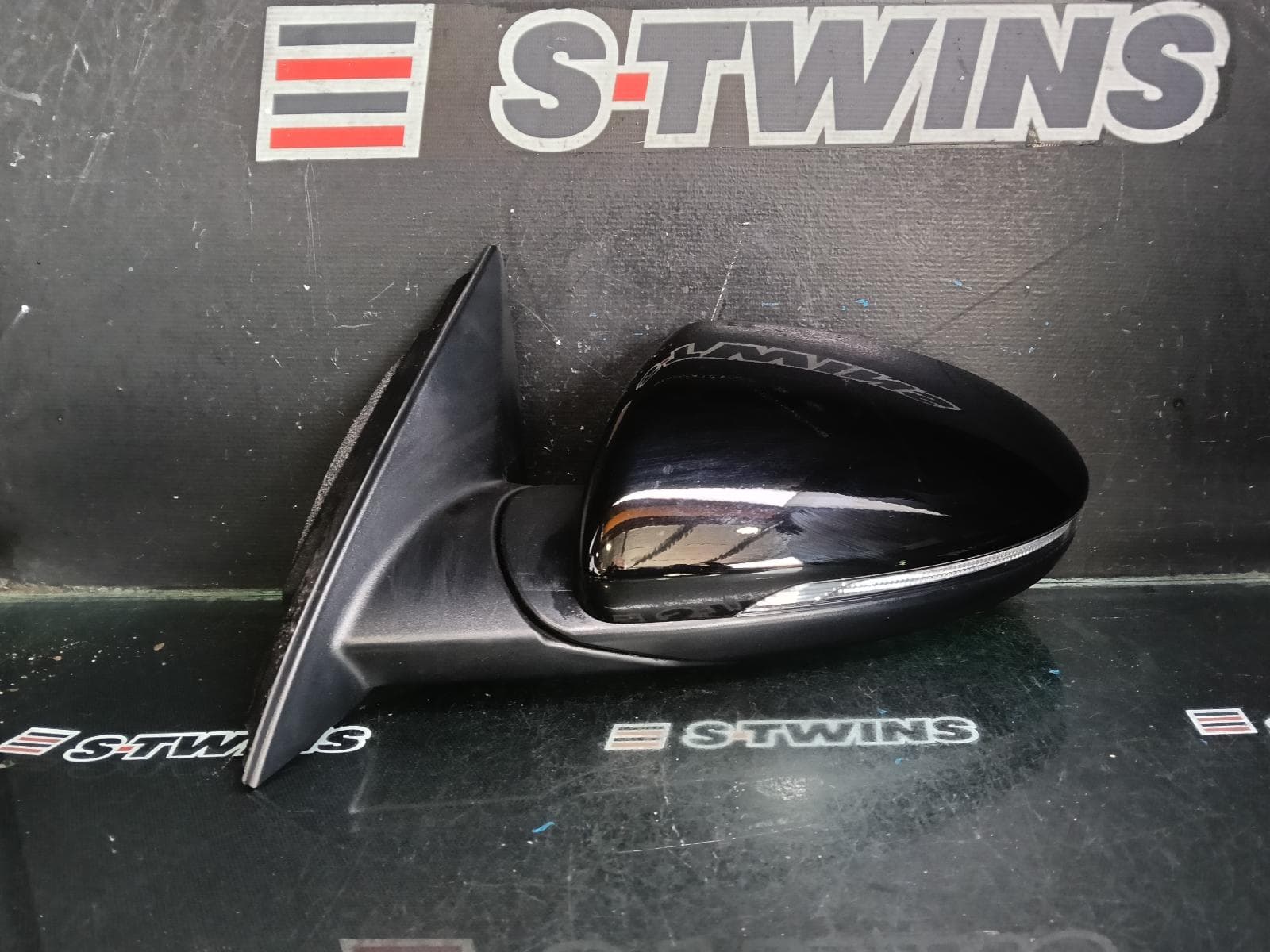 Used auto part listing image: 2023 KIA CERATO LEFT DOOR MIRROR BD, HIGH GLOSS BLACK, POWER FOLD, W/ BLIND SPOT TYPE, 04/18-09/24 0000401135