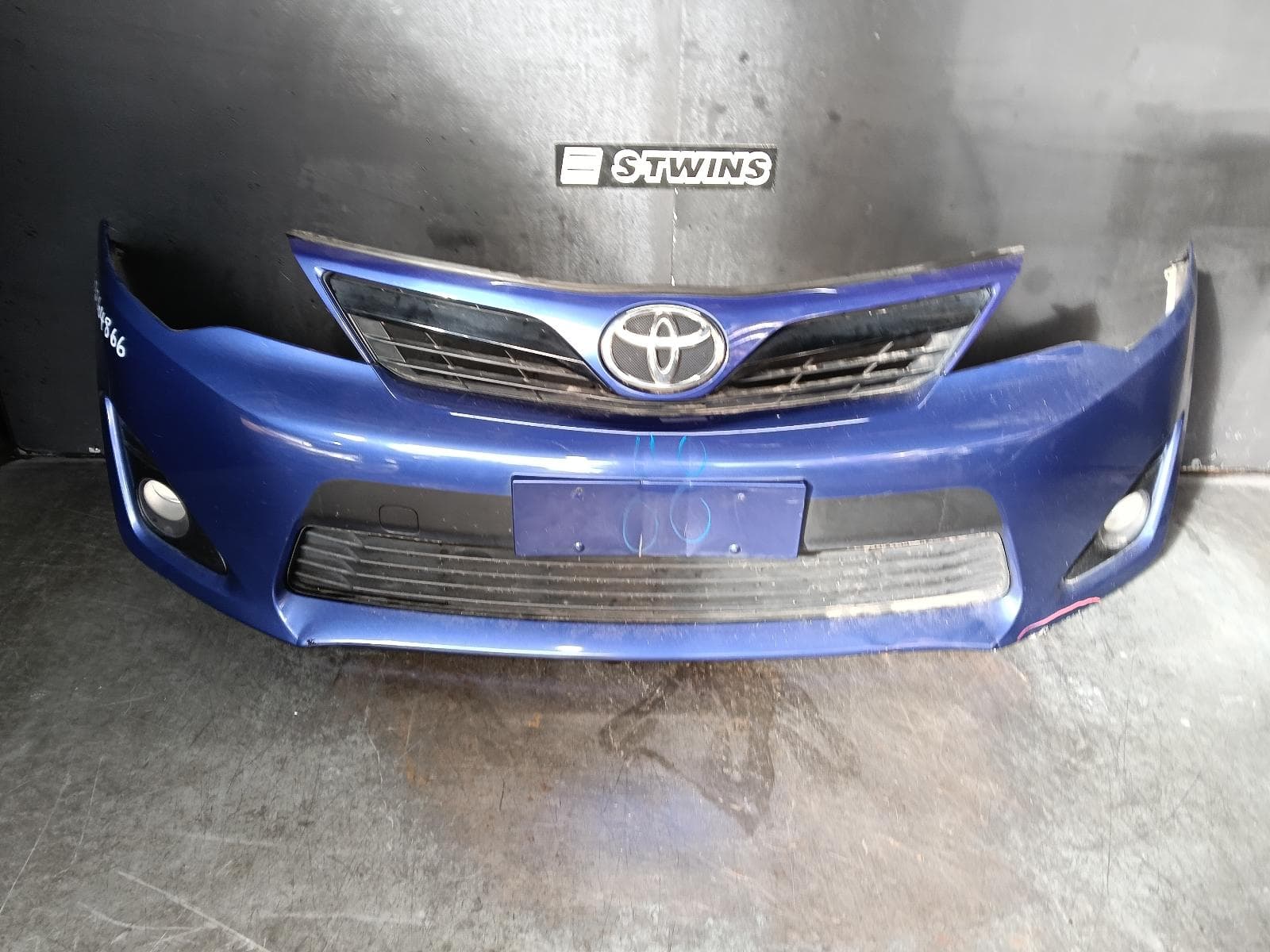 Used auto part listing image: 2015 TOYOTA CAMRY FRONT BUMPER ASV50/AVV50, ALTISE/HYBRID H/HL/RZ, 11/11-03/15 0000400195