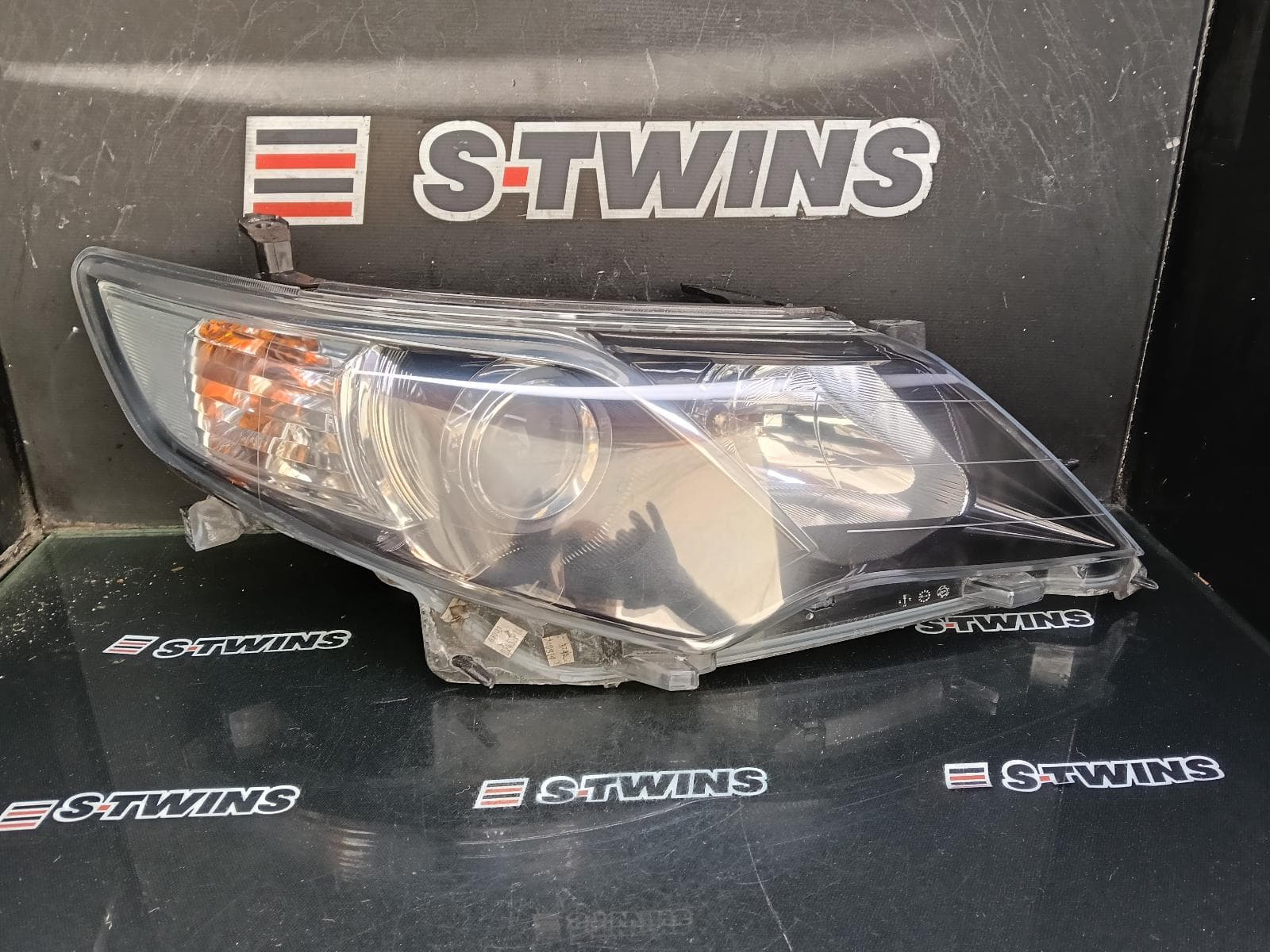 Used auto part listing image: 2015 TOYOTA CAMRY RIGHT HEADLAMP ASV50, BLACK TYPE, 11/11-03/15 0000400181