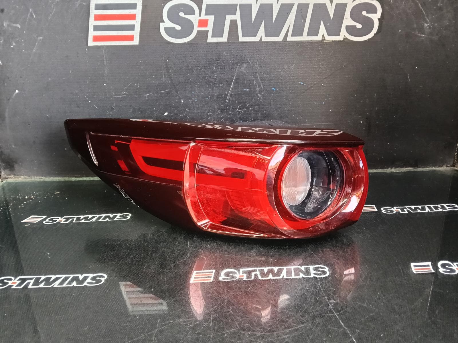 Used auto part listing image: 2019 MAZDA CX5 LEFT TAILLIGHT IN BODY, W/ LED TYPE, KF, 02/17-08/21 0000400437