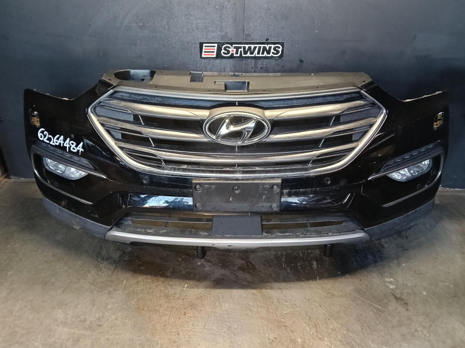 Used auto part listing image: 2016 HYUNDAI SANTA FE FRONT BUMPER BUMPER BAR (2 PIECE), DM, W/ PARK SENSORS & H/LAMP WASHER TYPE, 06/15-02/18 0000399966
