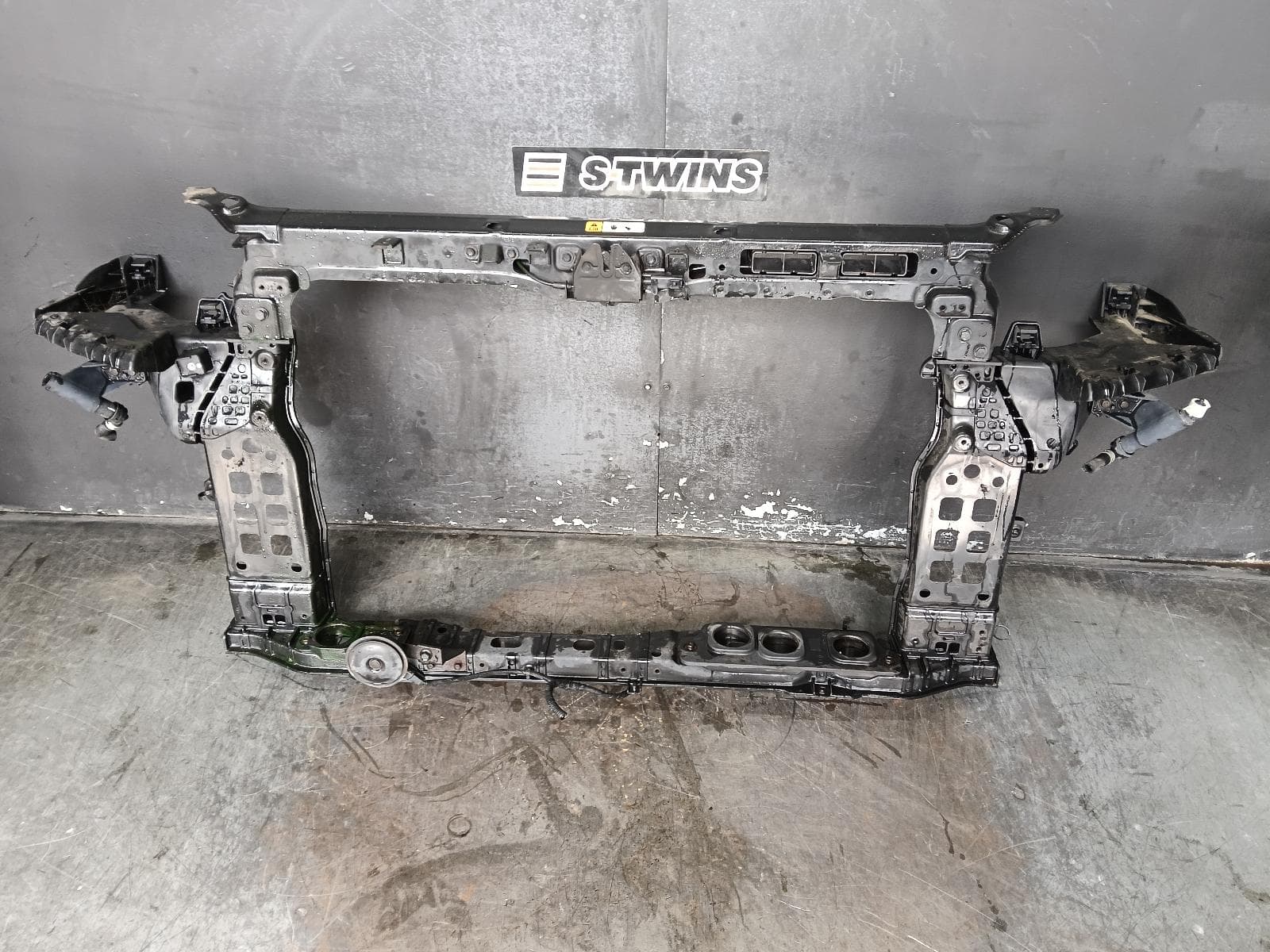 Used auto part listing image: 2016 HYUNDAI SANTA FE RADIATOR SUPPORT DM, DIESEL, 2.2, 06/15-02/18 0000400246