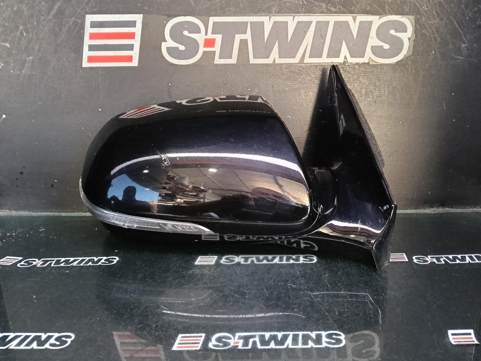 Used auto part listing image: 2016 HYUNDAI SANTA FE RIGHT DOOR MIRROR DM, HIGHLANDER/SR, POWER FOLD, W/ AUTO DIP & BLIND SPOT, 06/15-02/18 0000400157