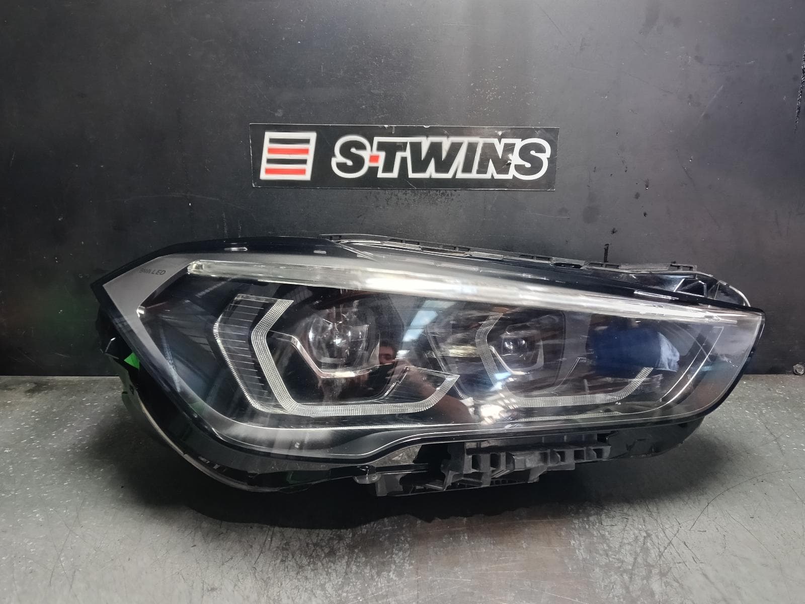 Used auto part listing image: 2020 BMW X1 RIGHT HEADLAMP F48, W/ LED, NON ADAPTIVE TYPE, 07/19-06/22 0000421879