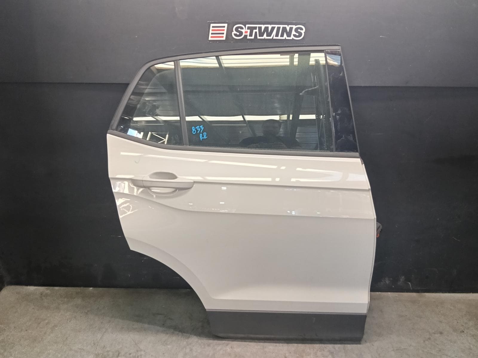 Used auto part listing image: 2022 VOLKSWAGEN T-CROSS RIGHT REAR DOOR SLIDING C1, 01/20- 0000413344