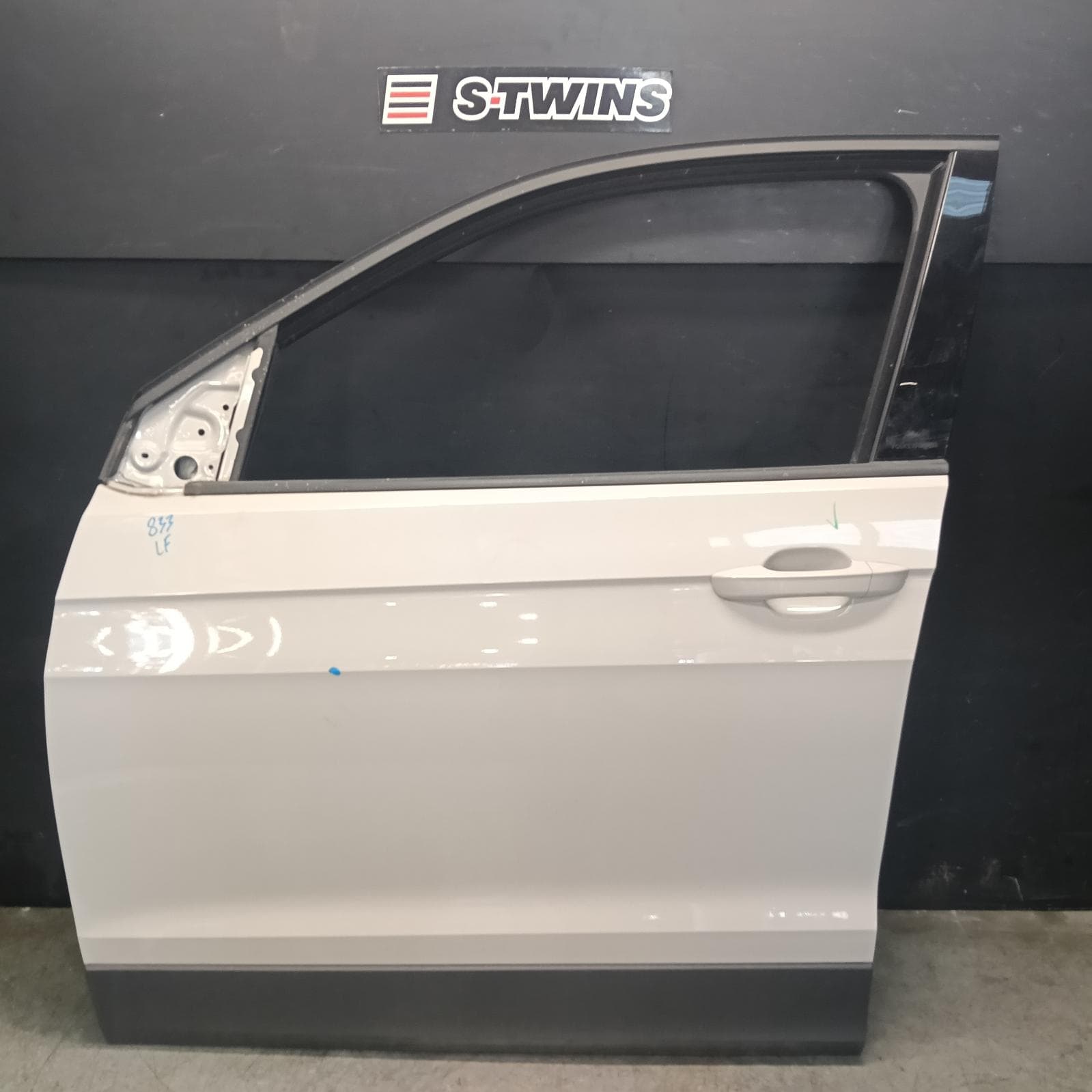 Used auto part listing image: 2022 VOLKSWAGEN T-CROSS LEFT FRONT DOOR C1, 01/20- 0000413339