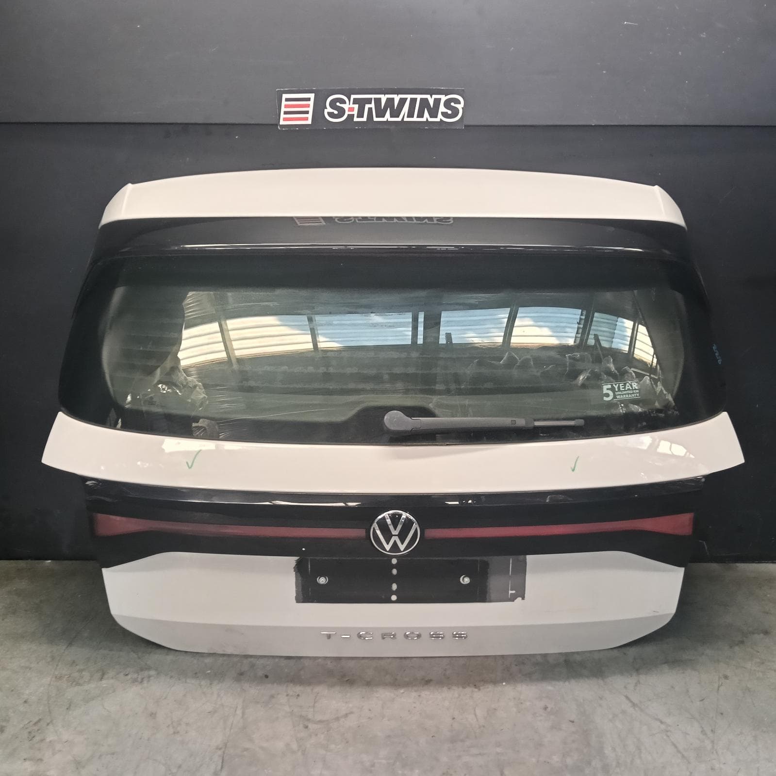 Used auto part listing image: 2022 VOLKSWAGEN T-CROSS BOOTLID TAILGATE TAILGATE, C1, 01/20- 0000413326