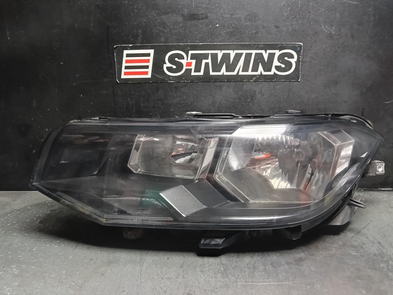 Used auto part listing image: 2022 VOLKSWAGEN T-CROSS LEFT HEADLAMP C1, W/ HALOGEN TYPE, 01/20-03/24 0000413625